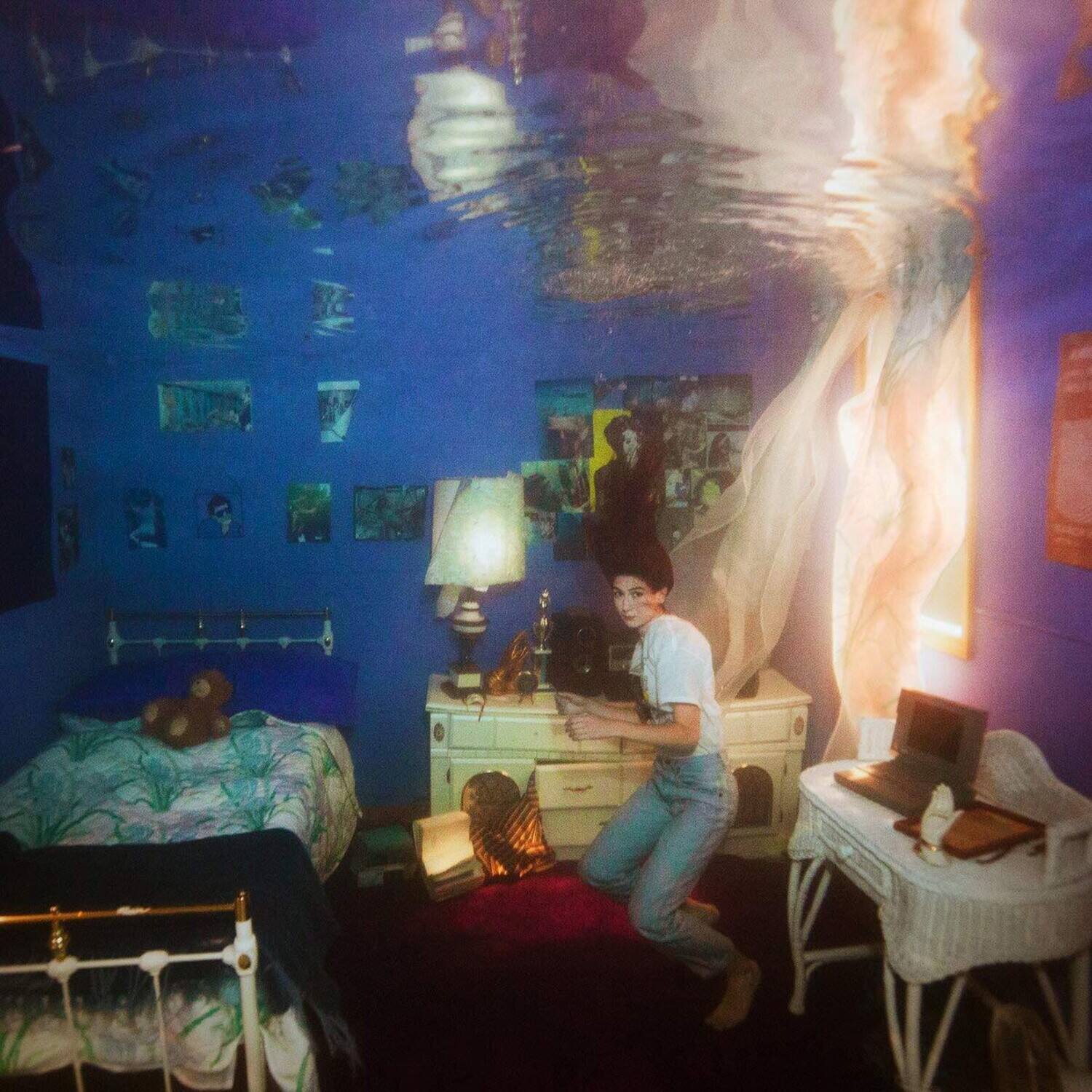 Front. Weyes Blood - Titanic Rising   - CASSETTES.
