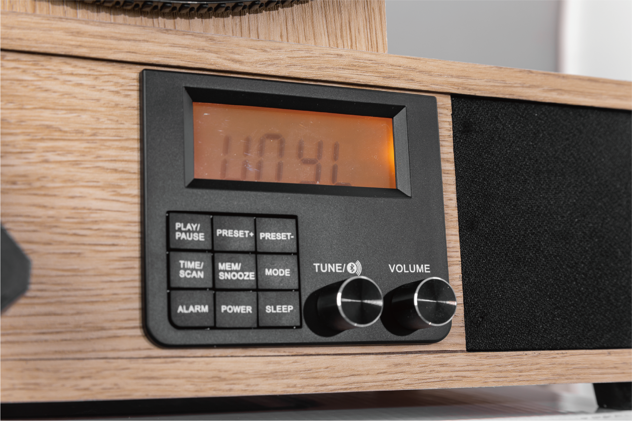 10:41 PLAY/ PAUSE PRESET+ PRESET- TIME/ MEM/ SCAN SNOOZE MODE TUNE/ VOLUME ALARM POWER SLEEP