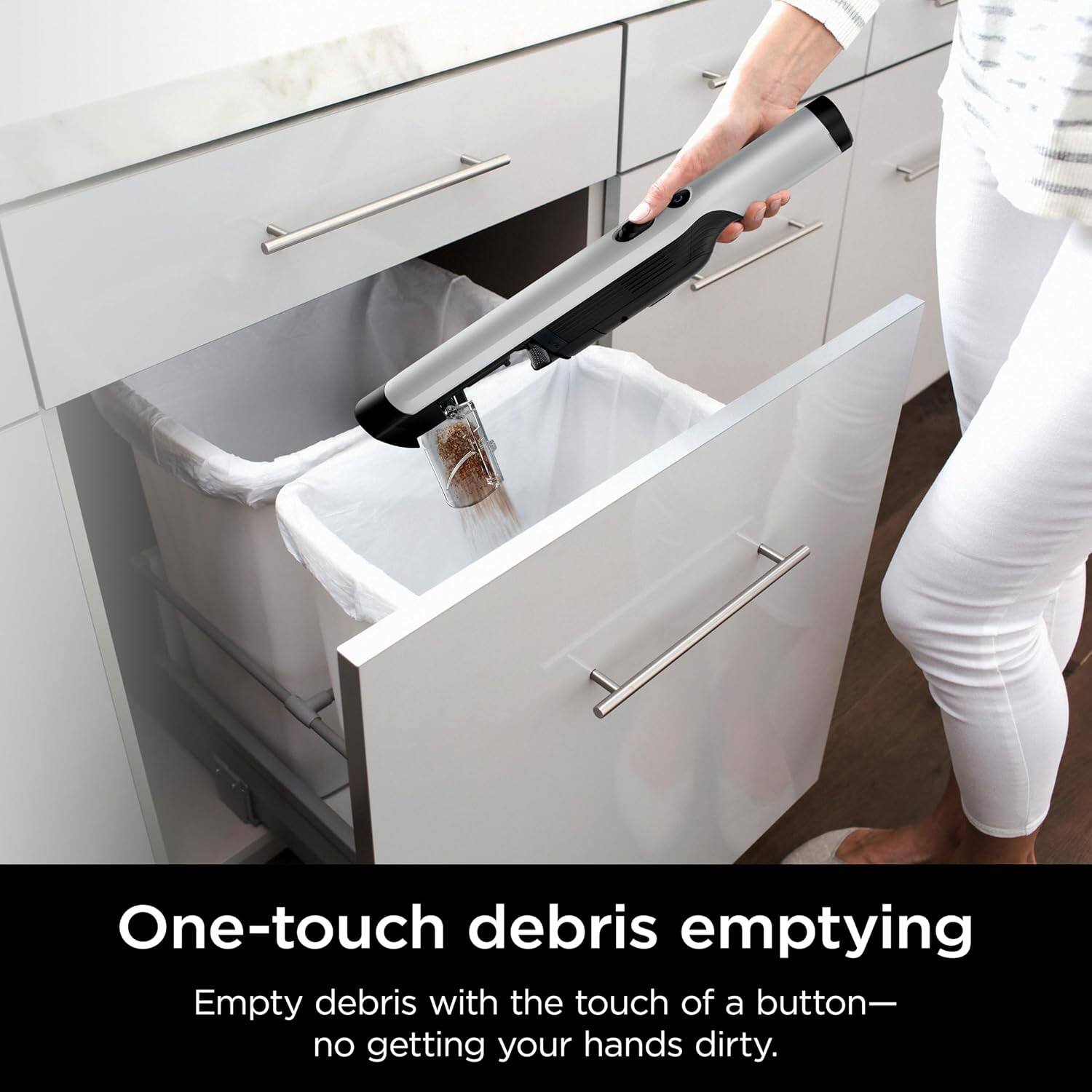 One-touch debris emptying  
Empty debris with the touch of a button—no getting your hands dirty.