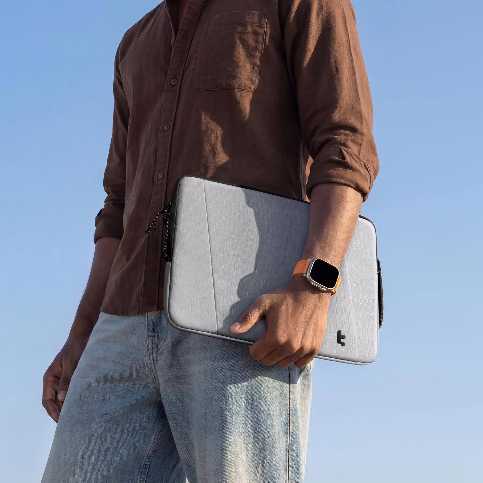 Alt View 5. tomtoc - Essence-A35 360° Protective Laptop Sleeve Case for 13-inch MacBook Air (A3449)/Pro/Neo(A18) M5/M4/M3/M2/M1 2026-2018 - Gray.