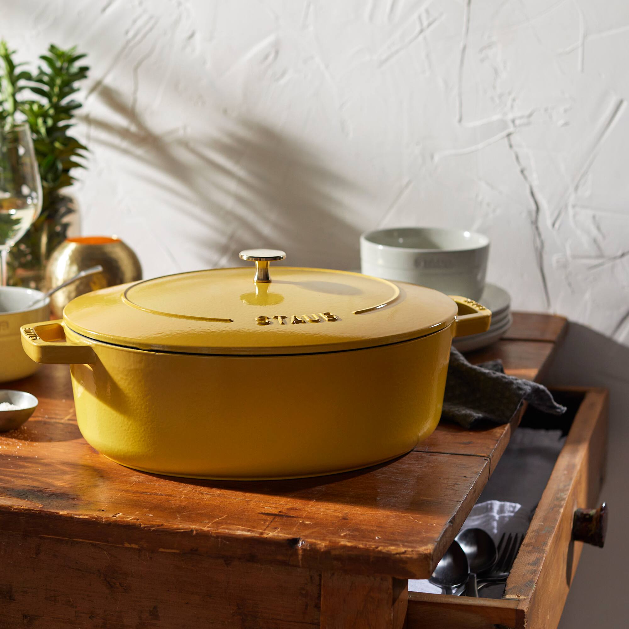 Alt View 2. Staub - Staub Cast Iron 6.25-qt Shallow Oval Dutch Oven - Citron - Citron.