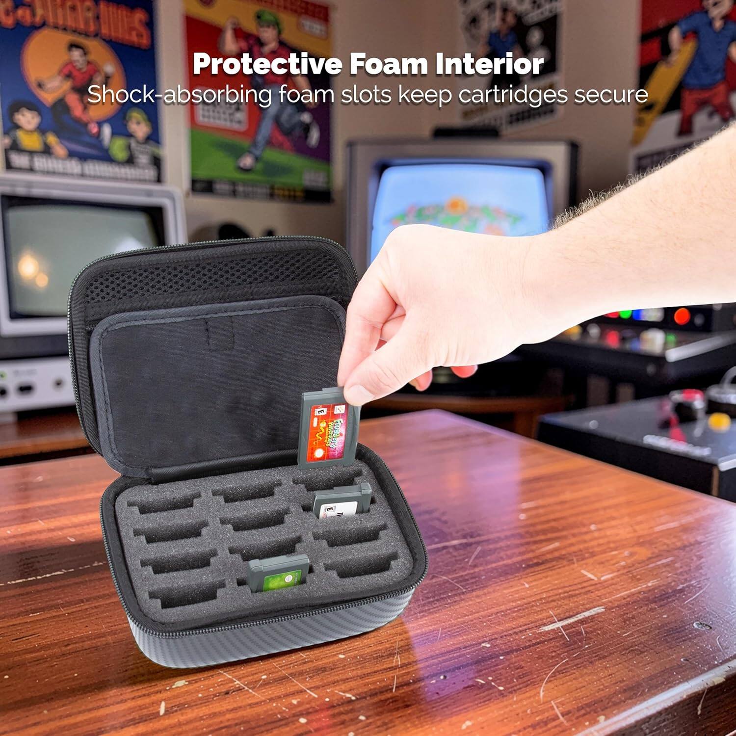 Protective Foam Interior  
Shock-absorbing foam slots keep cartridges secure