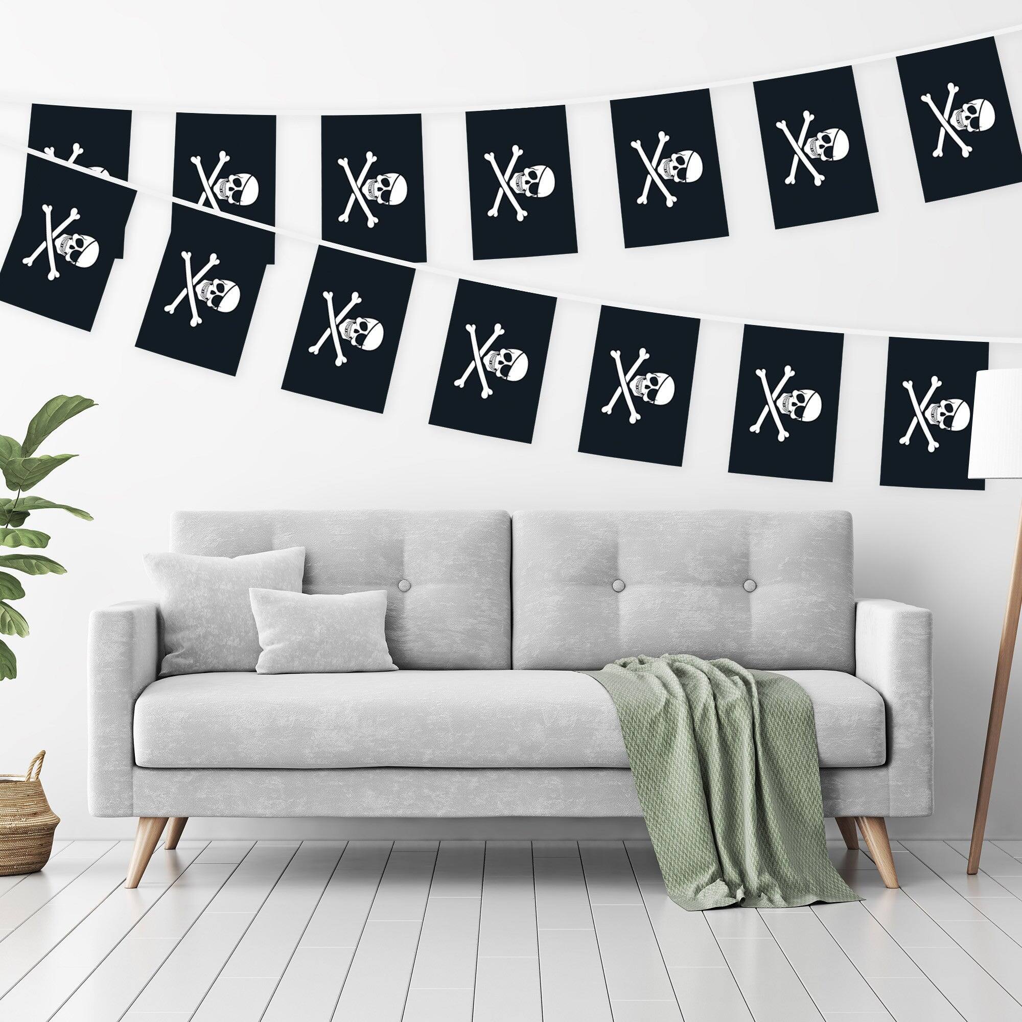 Angle. G128 - G128 Jolly Roger Pirate Bunting Banner 33 ft String with 8.2 x 5.5 in Flags 150D Polyester Party Decoration - Black.