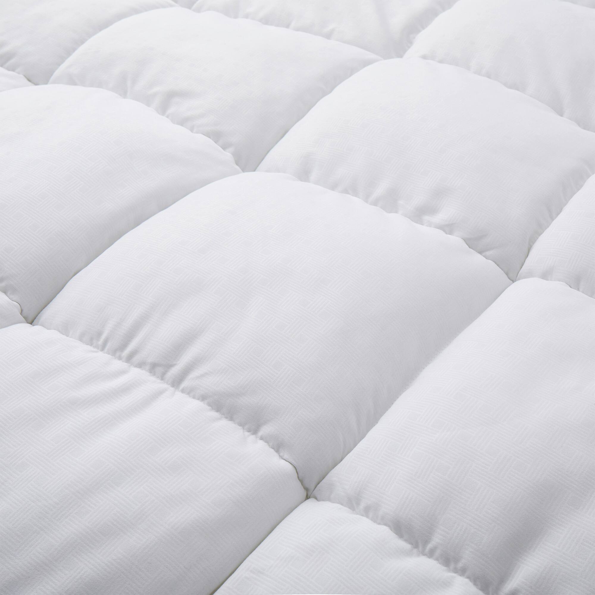 Left. Peace Nest - Peace Nest All-Season Fluffy Down Alternative Comforter Embossed Duvet Insert with Corner Tabs - White.
