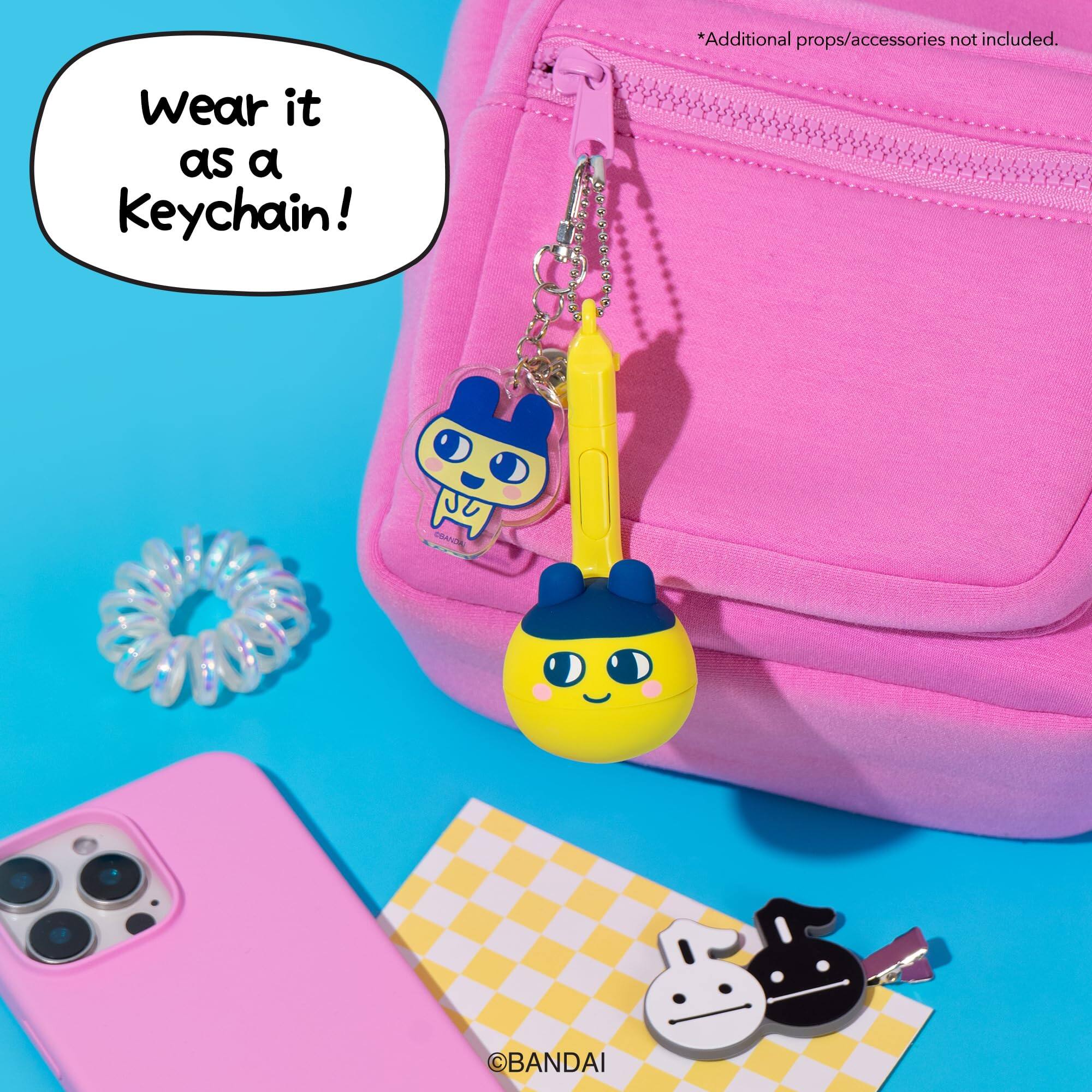 *Additional props/accessories not included. Wear it as a Keychain!  
©BANDAI