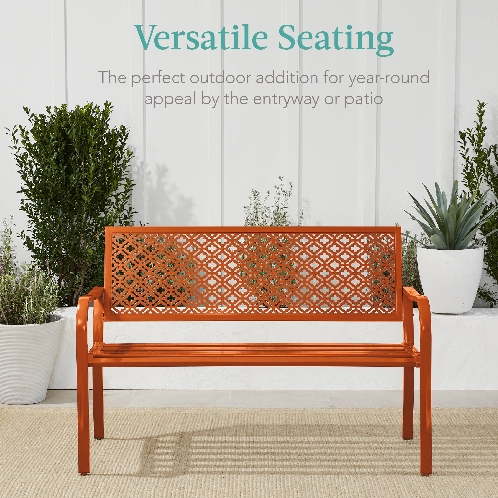 Versatile Seating  
The perfect outdoor addition for year-round appeal by the entryway or patio