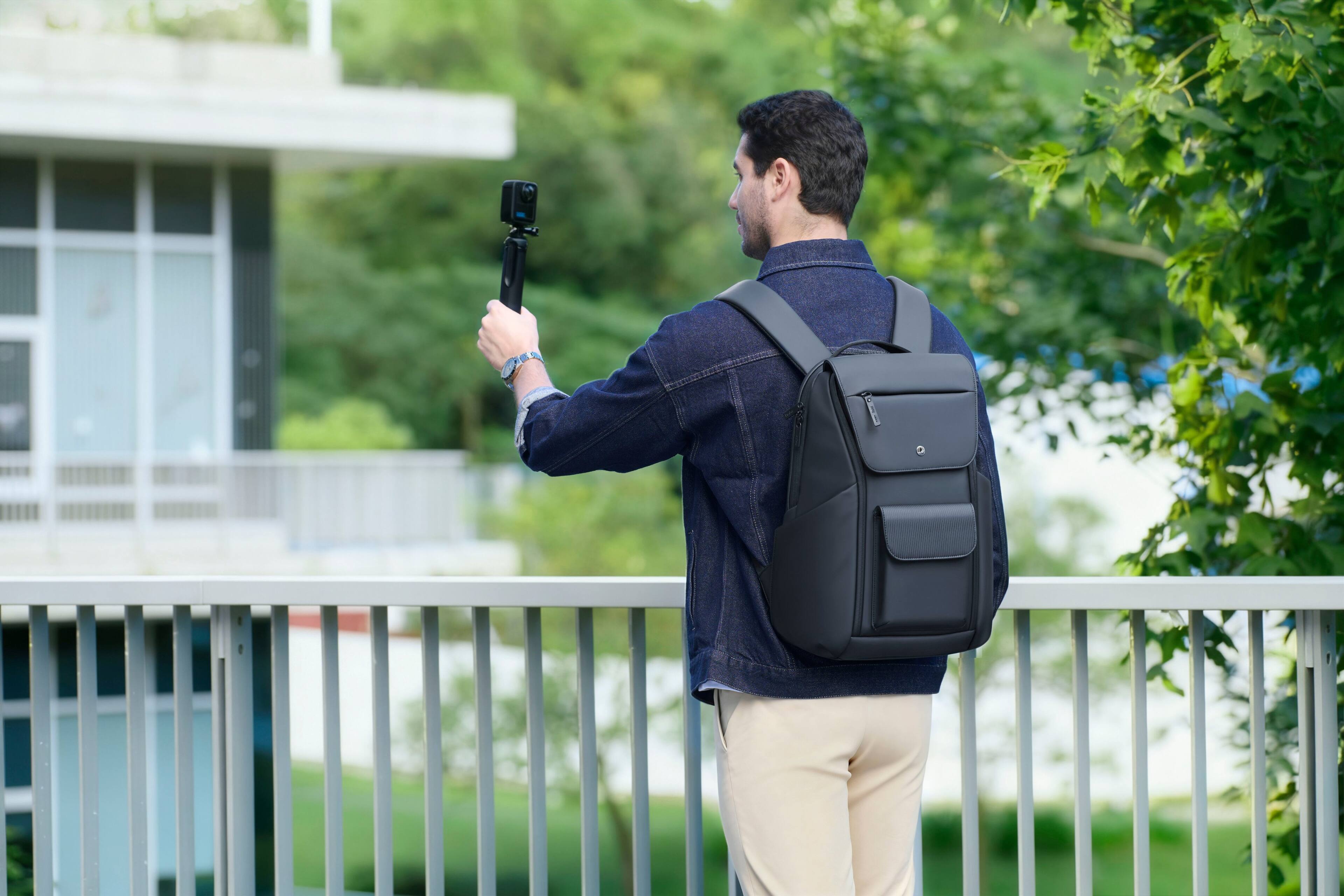Alt View 4. ASUS - ProArt 17L Lightweight Water-Repellent Backpack with 16" Laptop Compartment and Scratch-Proof Coating - Black.