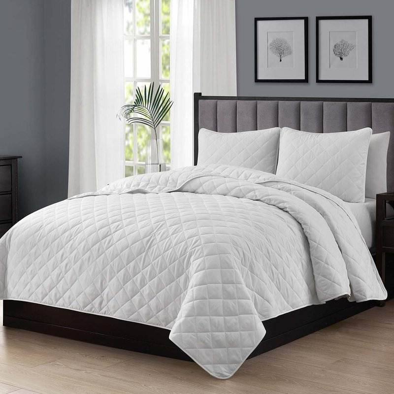 Left. Hivvago - Twin/Twin XL 2-Piece White Polyester Microfiber Diamond Quilted Quilt Set - White.