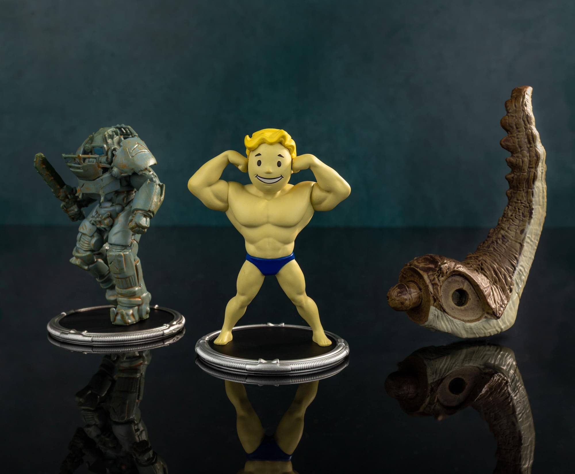 Alt View 5. Toynk - Fallout Raider and Vault Boy (Strong) Mini Figure Set (Build-a-Figure Deathclaw) - Gray.