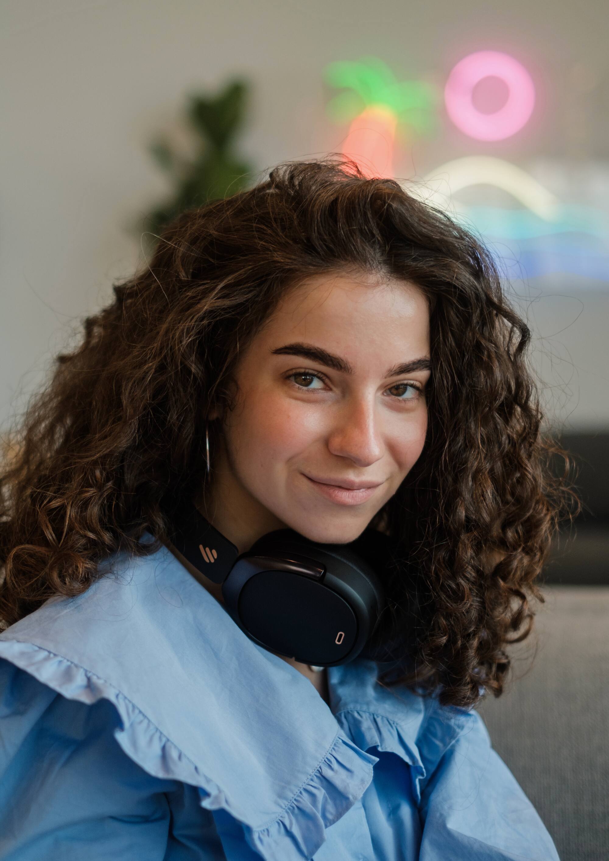 Angle. Edifier - WH950NB Wireless Noise Cancelling Over-Ear Headphones - Black.