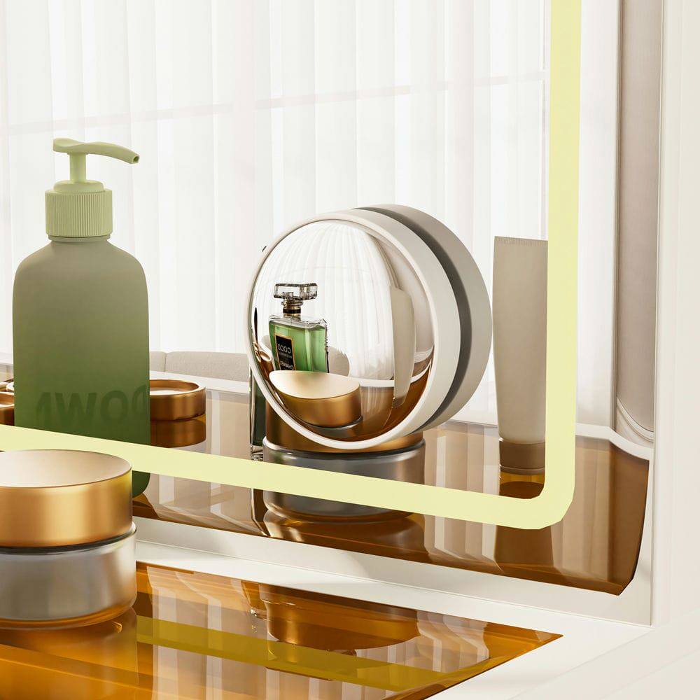 The text on the image reads: "AWO"