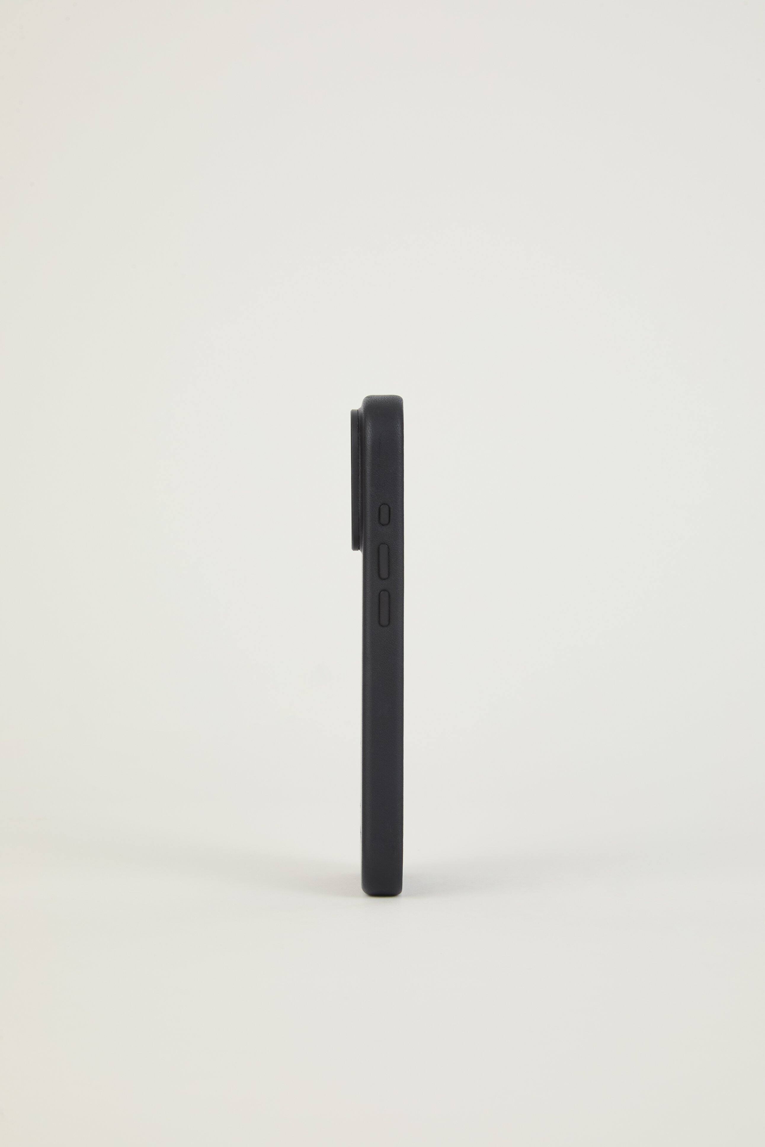 Alt View 1. Troubadour - iPhone 18 Pro Leather Case - Black.