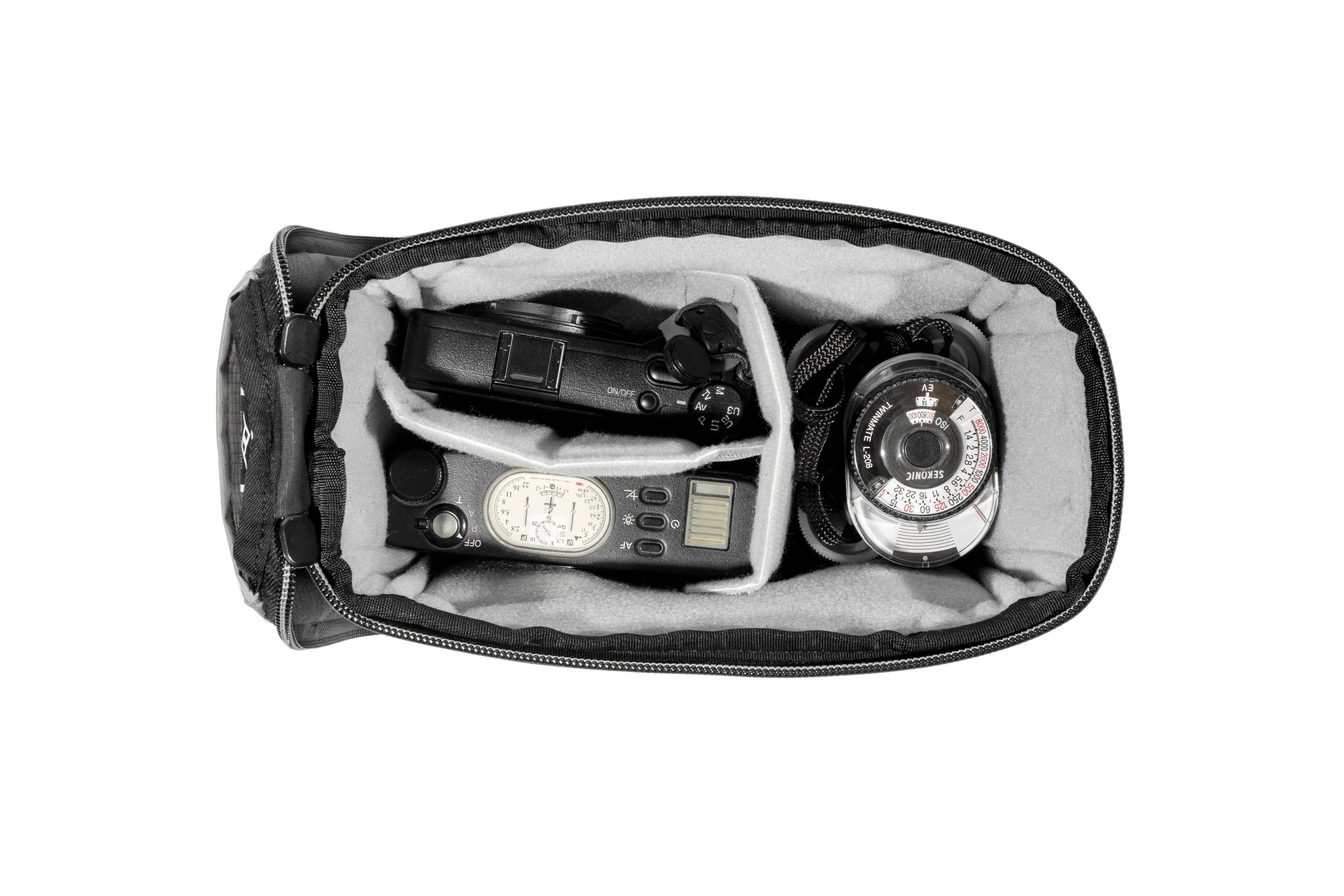 The text on the image reads: "1 a OFF ON/OFF - 1 e e e dD w a mi H 1S 2 - - - - " T - 4 . -. - - . AF s M - por En a in  EA   I 4 TWINMATE TO O8 F S 8000 L-208 SEKONIC -o  I g 20% 2 6 i 500 SI 5a 0062 a 00". This text appears to be a combination of various settings and instructions for a device or appliance. It is not clear what the specific purpose of this text is, but it seems to be related to controlling or adjusting the settings of a device.