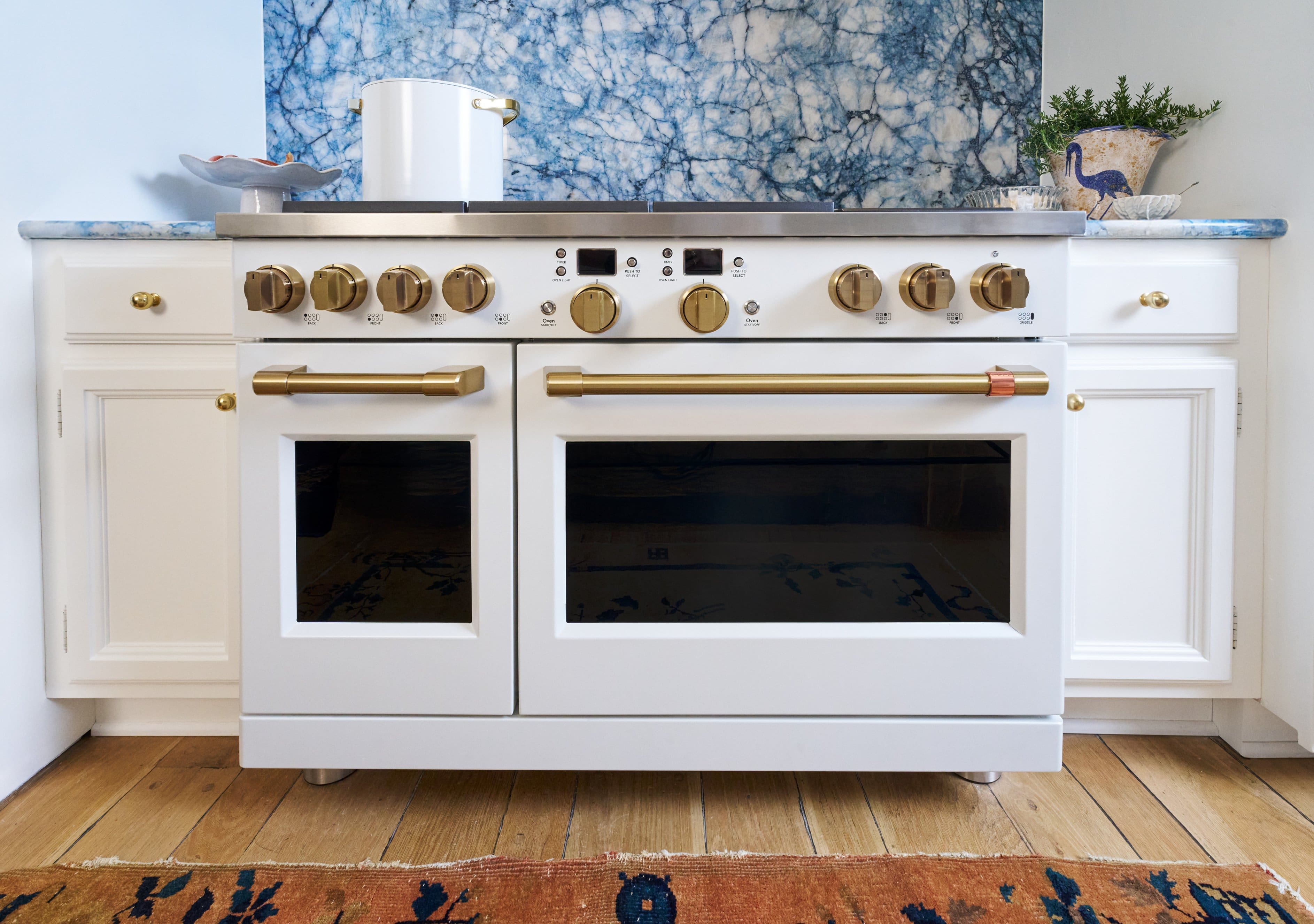 Alt View 32. Café - 8.25 Cu. Ft. Freestanding Double Oven Dual Fuel True Convection Range with 6 Burners, Customizable - Matte White.