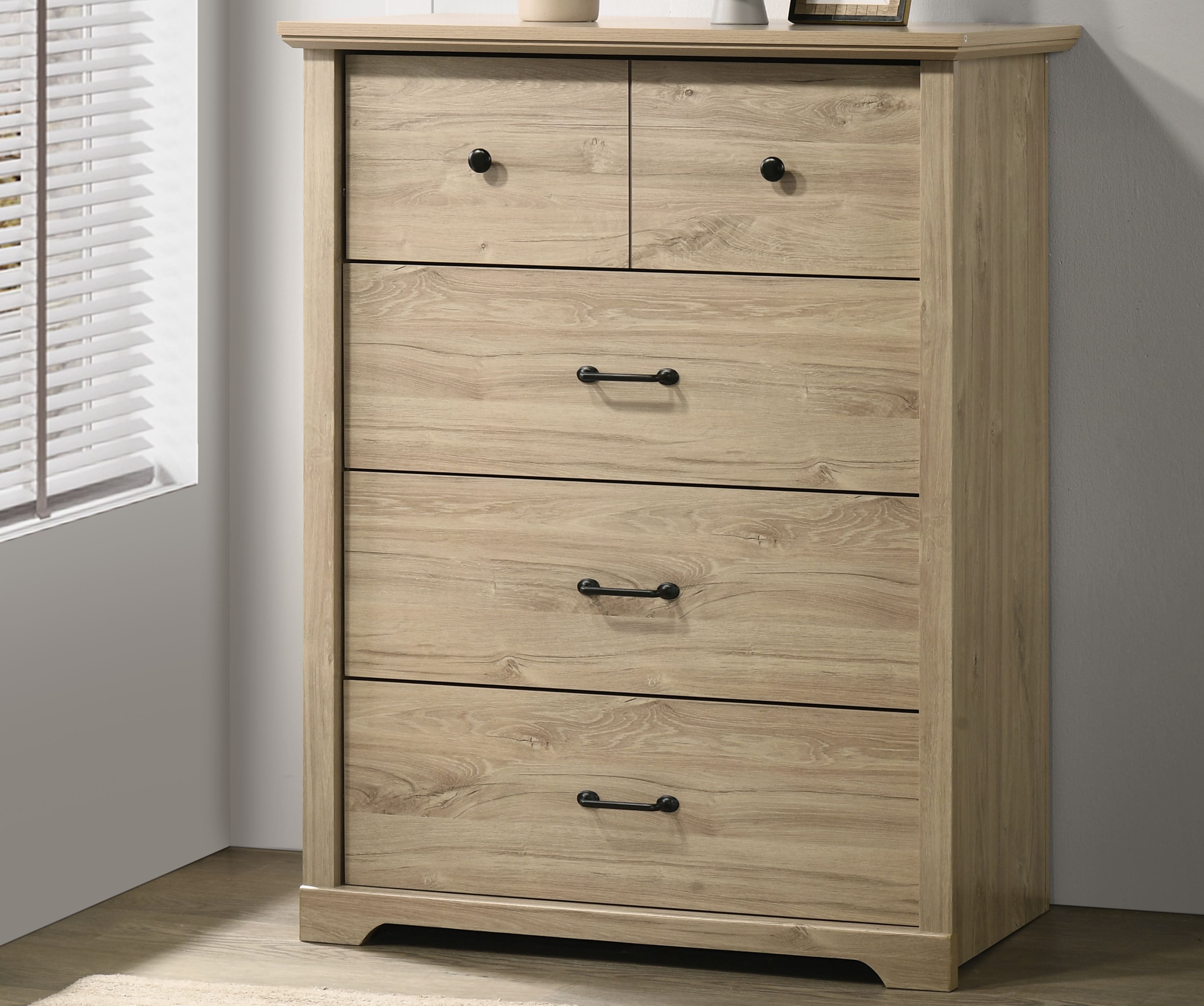 Forest'nSky - Wood 4 drawer 32 in. Wide Chest of Drawers with Black Handles for Living Room - Light Oak