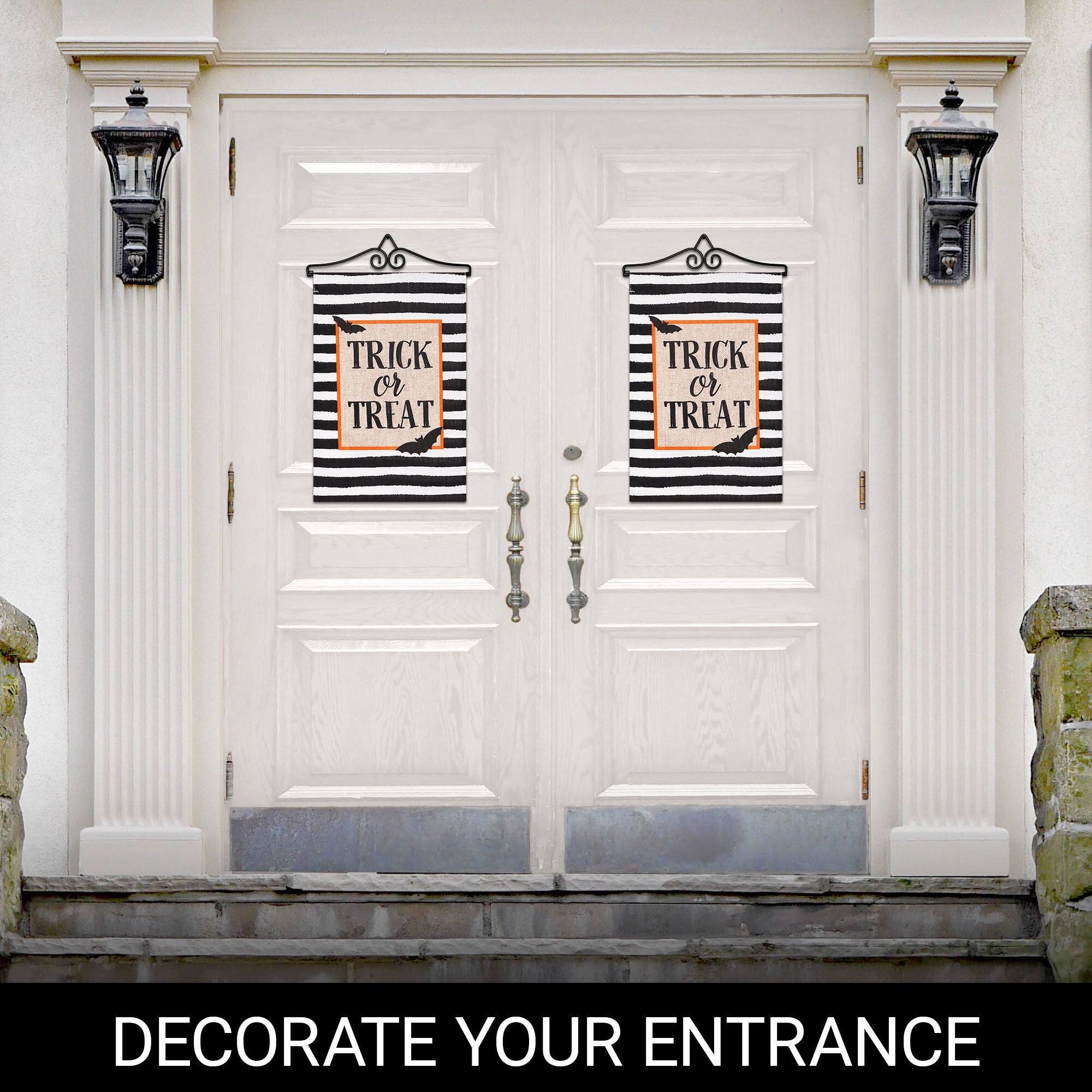 TRICK or TREAT  
TRICK or TREAT  
DECORATE YOUR ENTRANCE