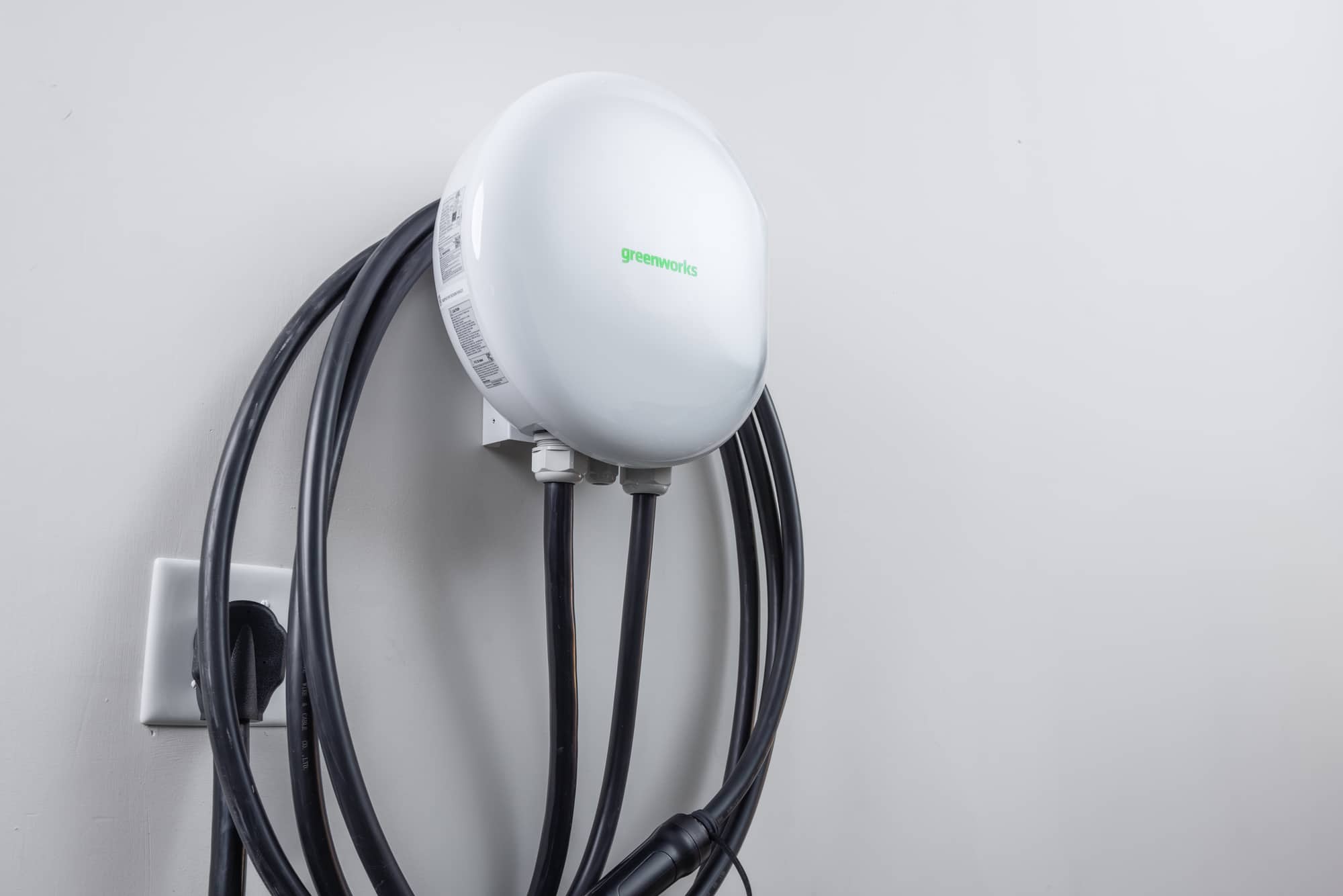 Alt View 11. Greenworks - Level 2 NEMA 10-50r Plug In Electric Vehicle (EV) Charger-up to 40 Amps/ 240-Volt with 20-ft Cable - White.