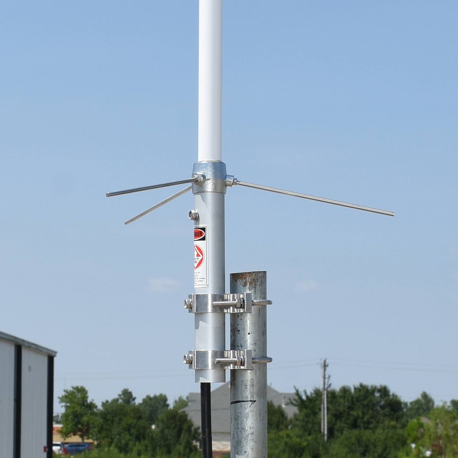 Back. Tram - Tram 1486 200-Watt Pretuned 400 MHz to 495 MHz UHF Fiberglass Base Antenna with 50-Ohm UHF SO-239 Connecto - Silver.