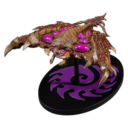 Front. Dark Horse Comics - StarCraft Zerg Brood Lord Replica - Gold.