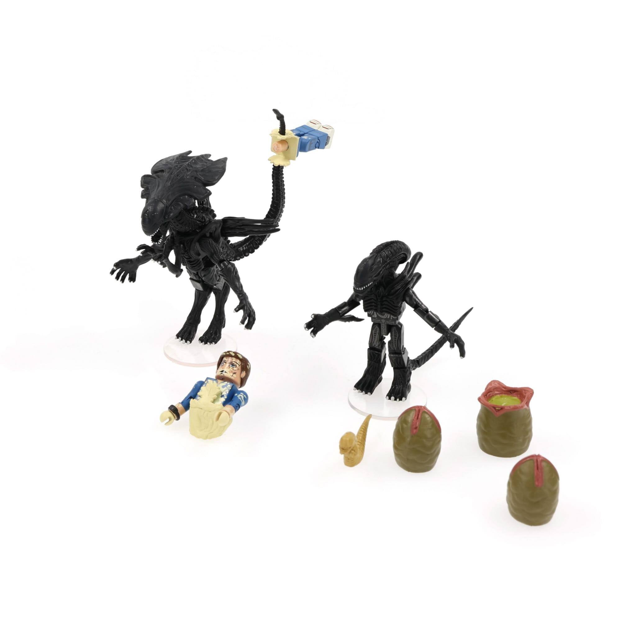 Alt View 1. Diamond Comic - Aliens Deluxe Queen Alien with Warrior Alien & Battle-Damaged Bishop Minimates - Black.