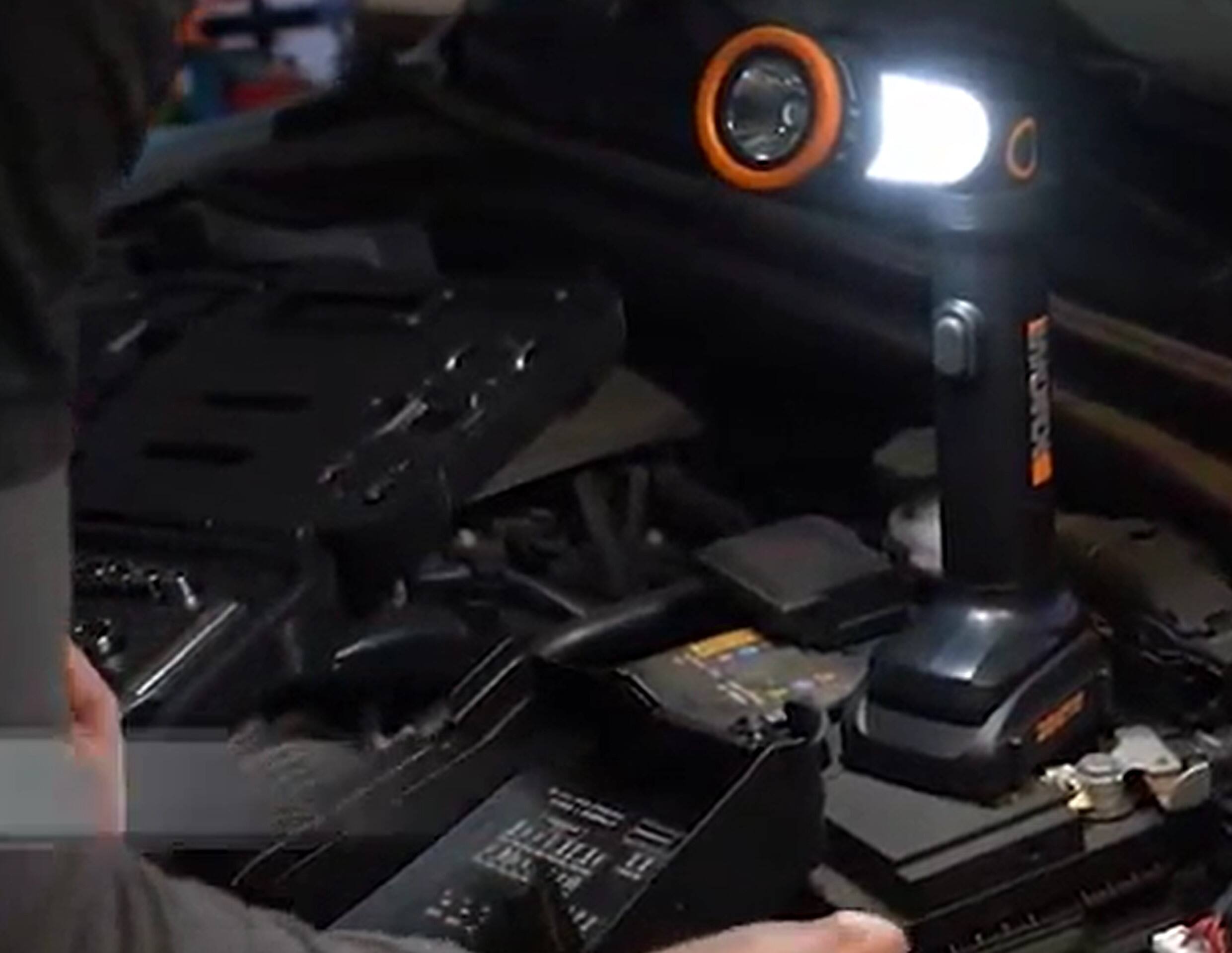 Alt View 3. WORX - 20V Power Share Multi-Function LED Flashlight with Battery and Charger.