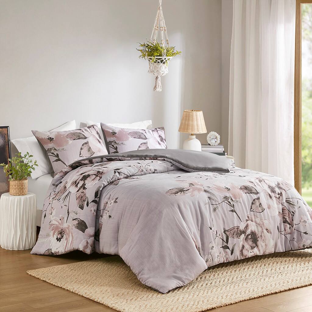 Alt View 1. Gracie Mills - Gracie Mills 3-Piece Farmhouse Floral Printed Duvet Cover Set - Lilac.