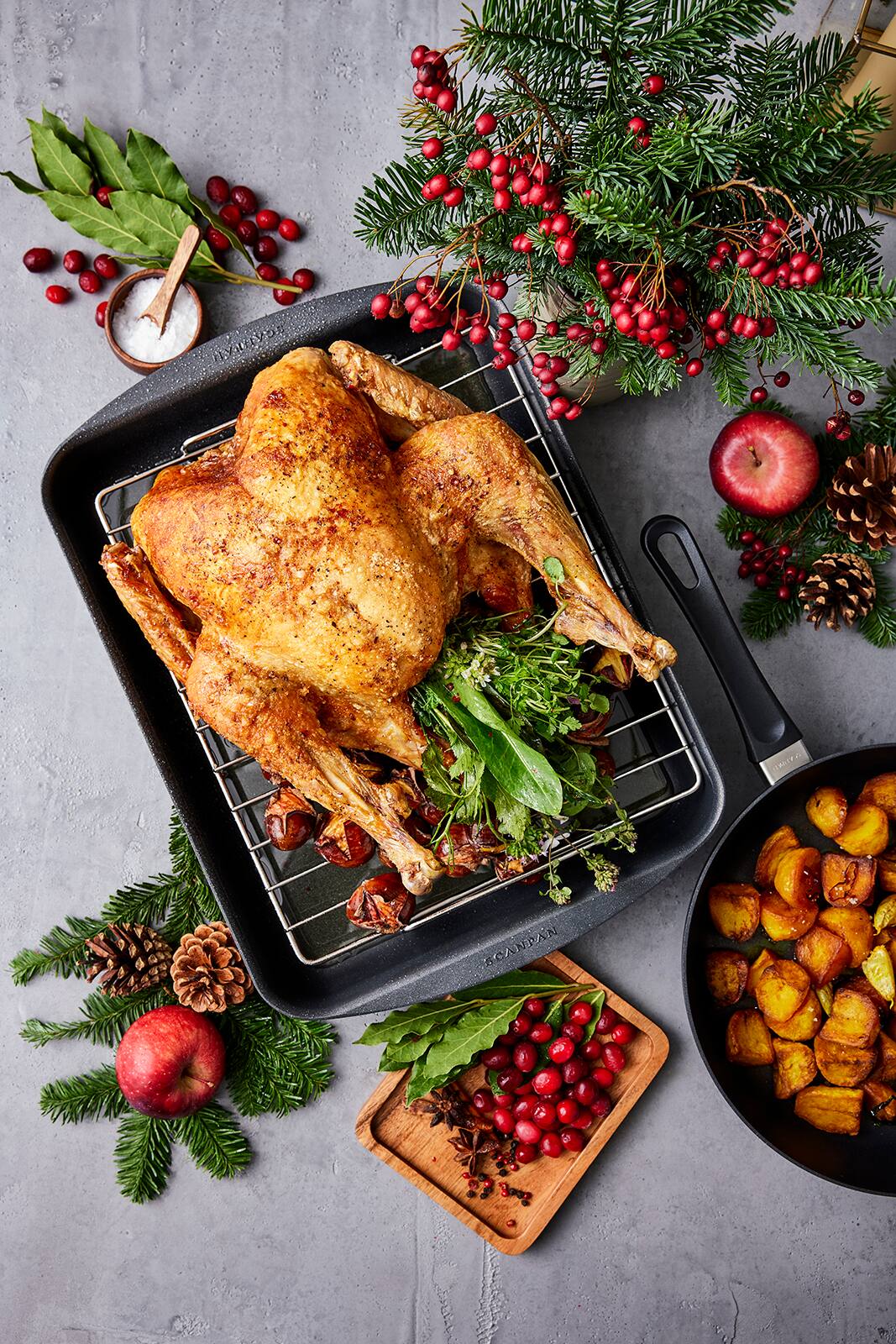 Alt View 5. Scanpan - Classic 17.5" x 12.5" Roasting Pan, 8.25 Qt. - Black.
