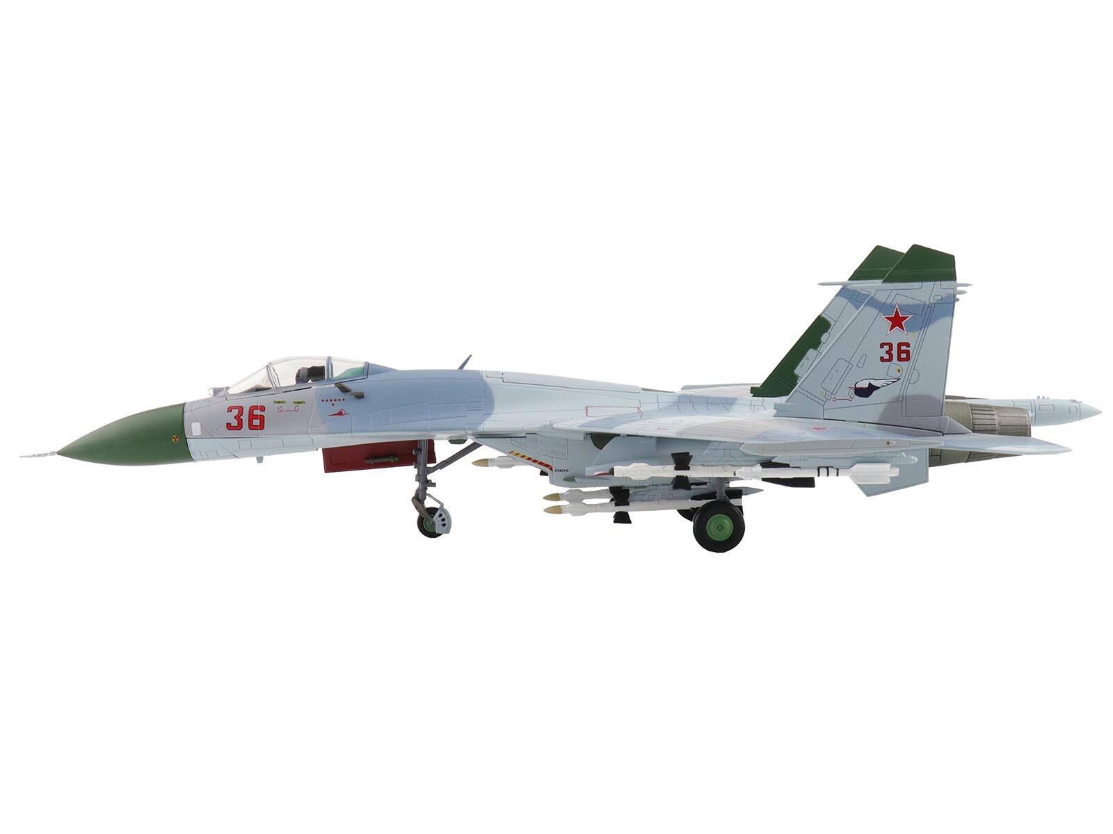 Angle. Hobby Master - Sukhoi Su-27 Flanker-B Fighter Aircraft "Red 36 Barents Sea 941st IAP" (1987) Soviet Air Force "Air Power Series" 1/72 - Multi.