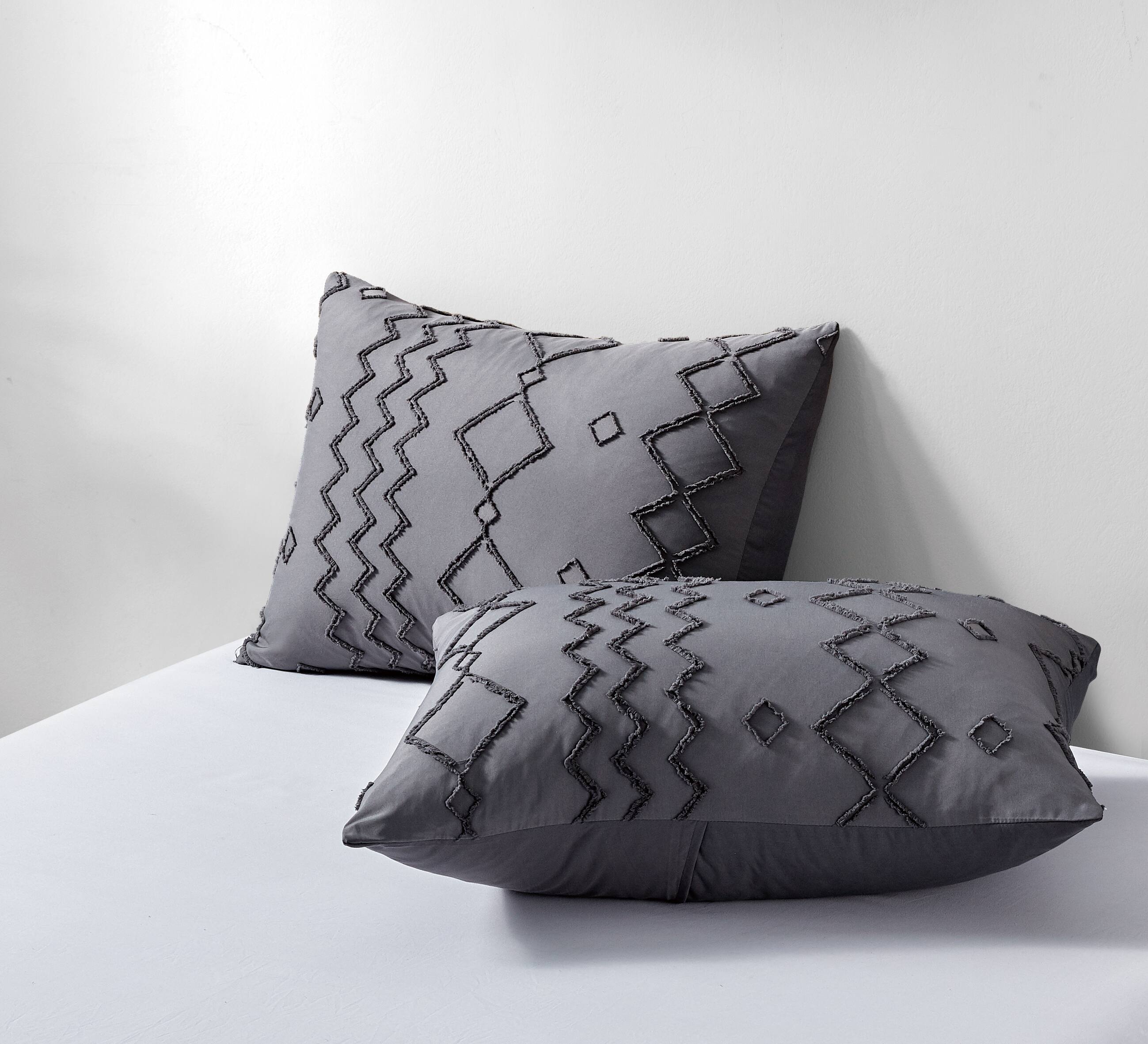 Back. Bibb Home - Bibb Home 2000 Count Tufted Duvet Cover (3-Piece) - Grey.