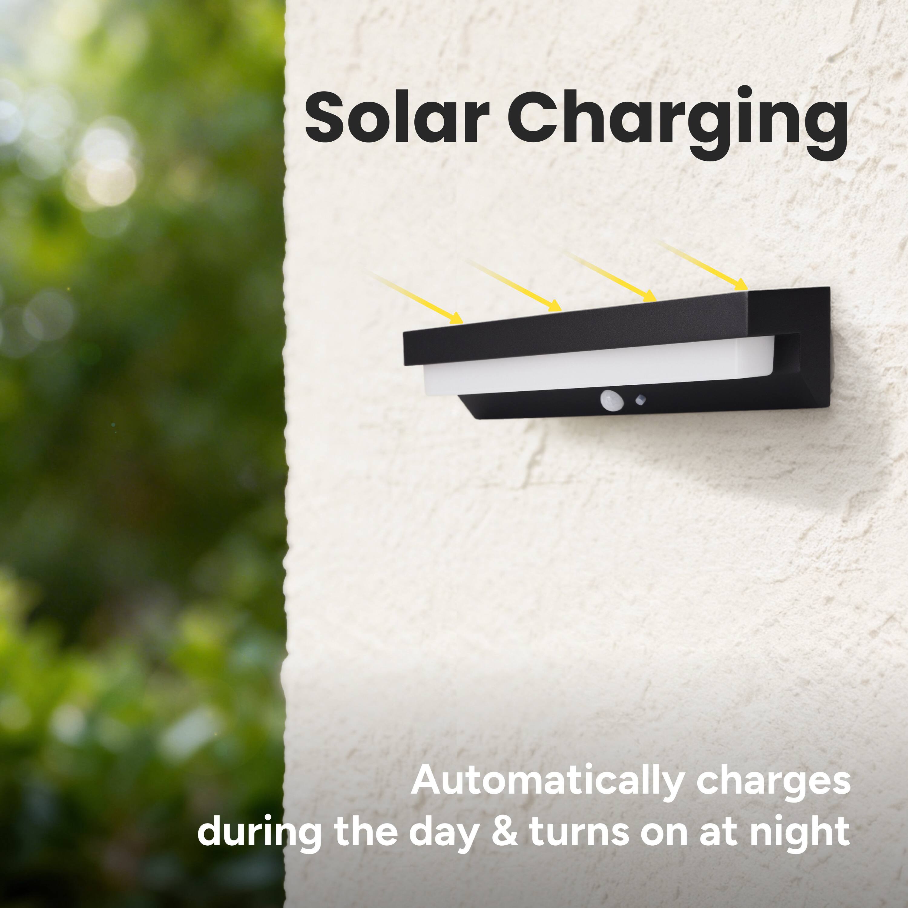 Solar Charging  
Automatically charges during the day & turns on at night