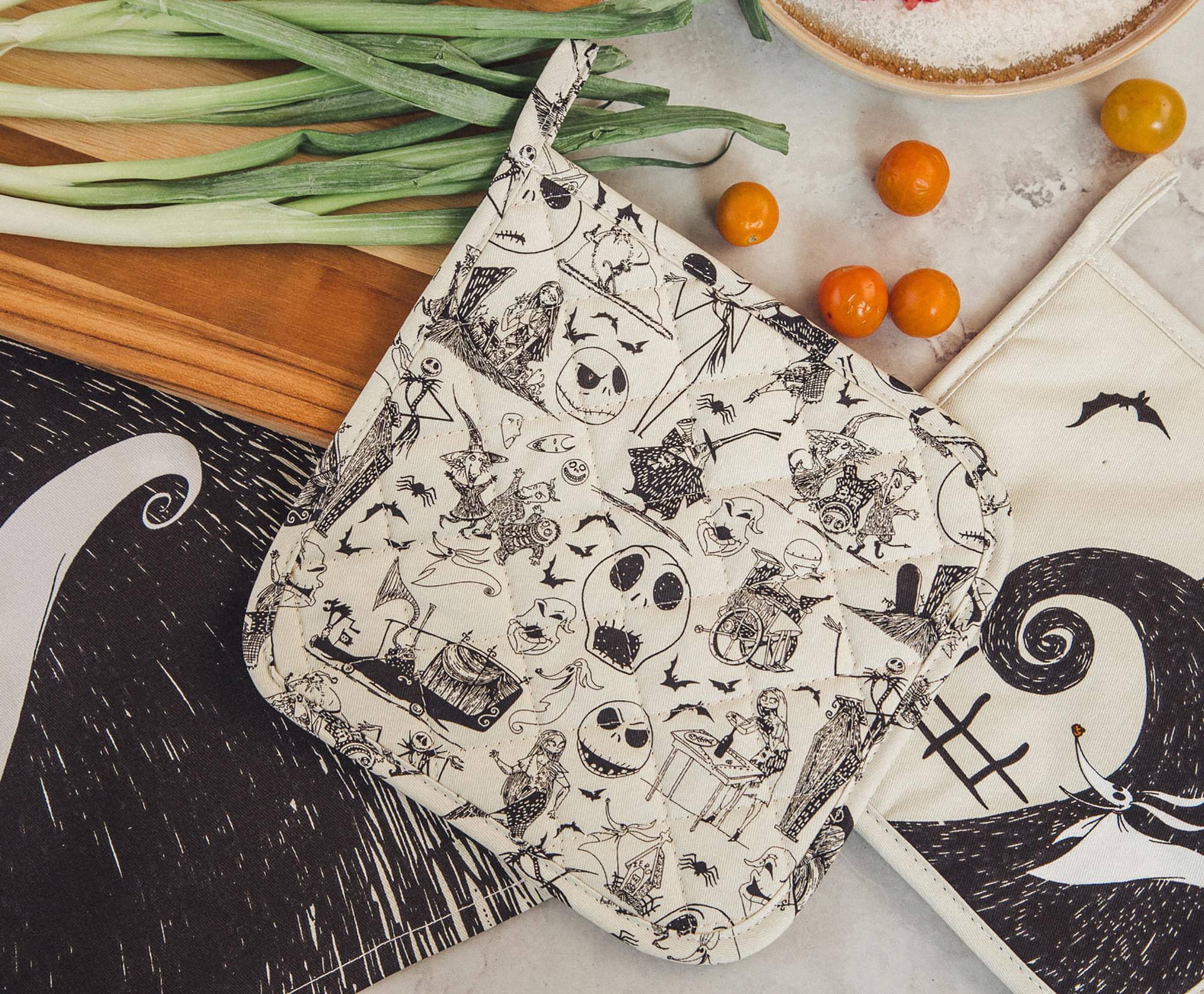 Alt View 2. Disney - Disney The Nightmare Before Christmas Kitchen Pot Holder | Set of 2 - Black/White.