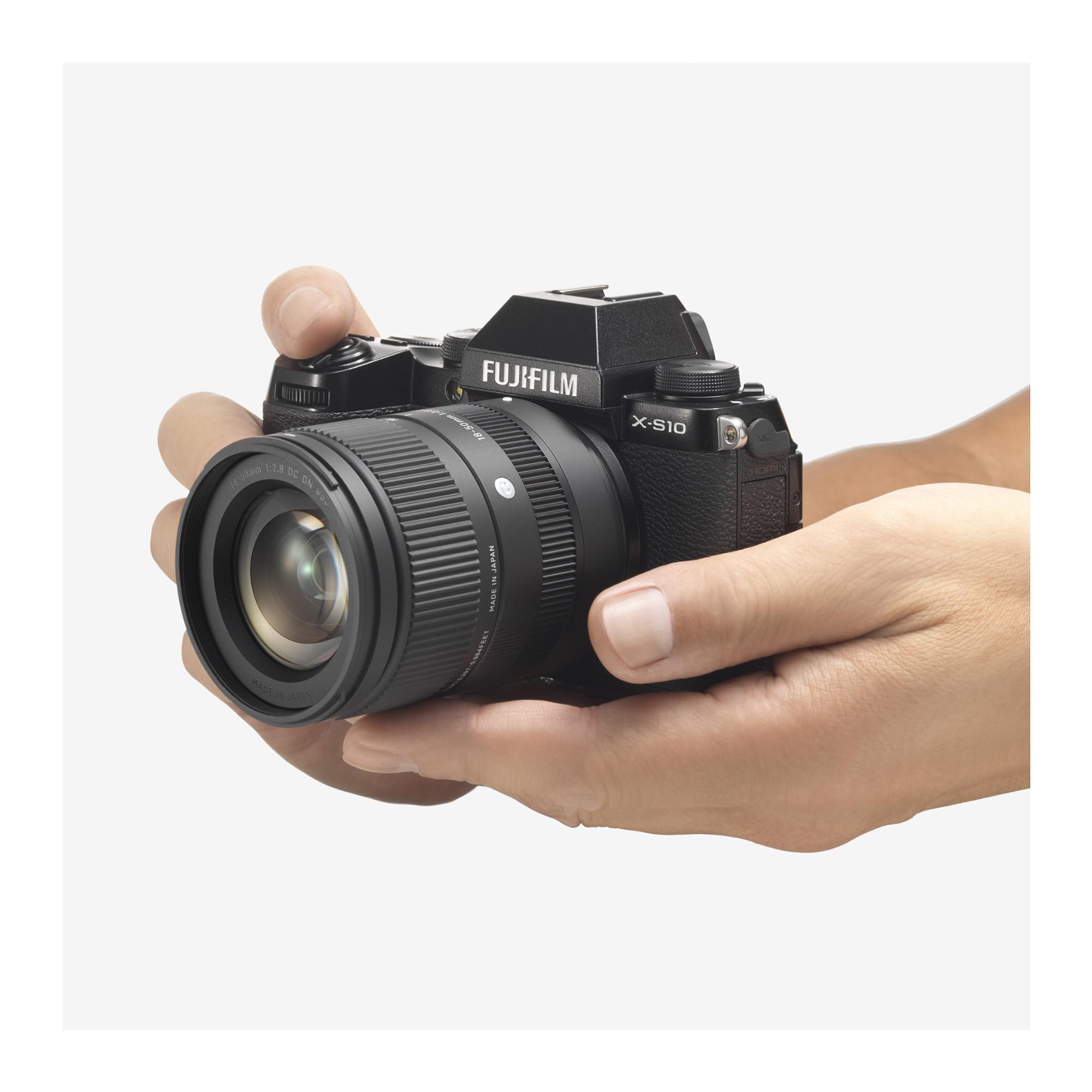 12 DE iiotrs ON EL FUJIFILM X-S10 tas ou IN JAPAN mADE es