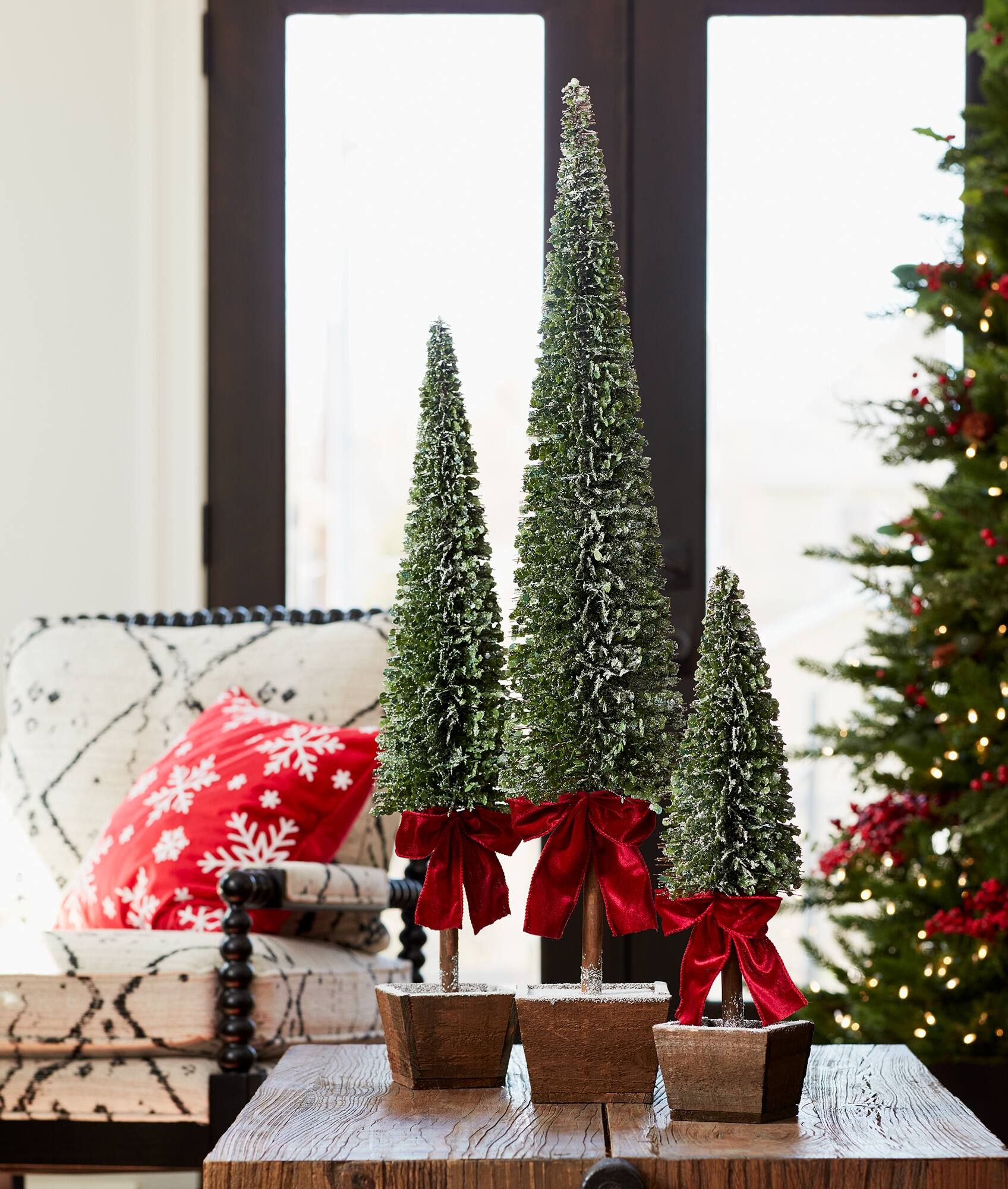 Angle. BreeBe - PVC Bottle Brush Design Pine Tree Decor with Bow (Set of 3) - Green, White, Brown.