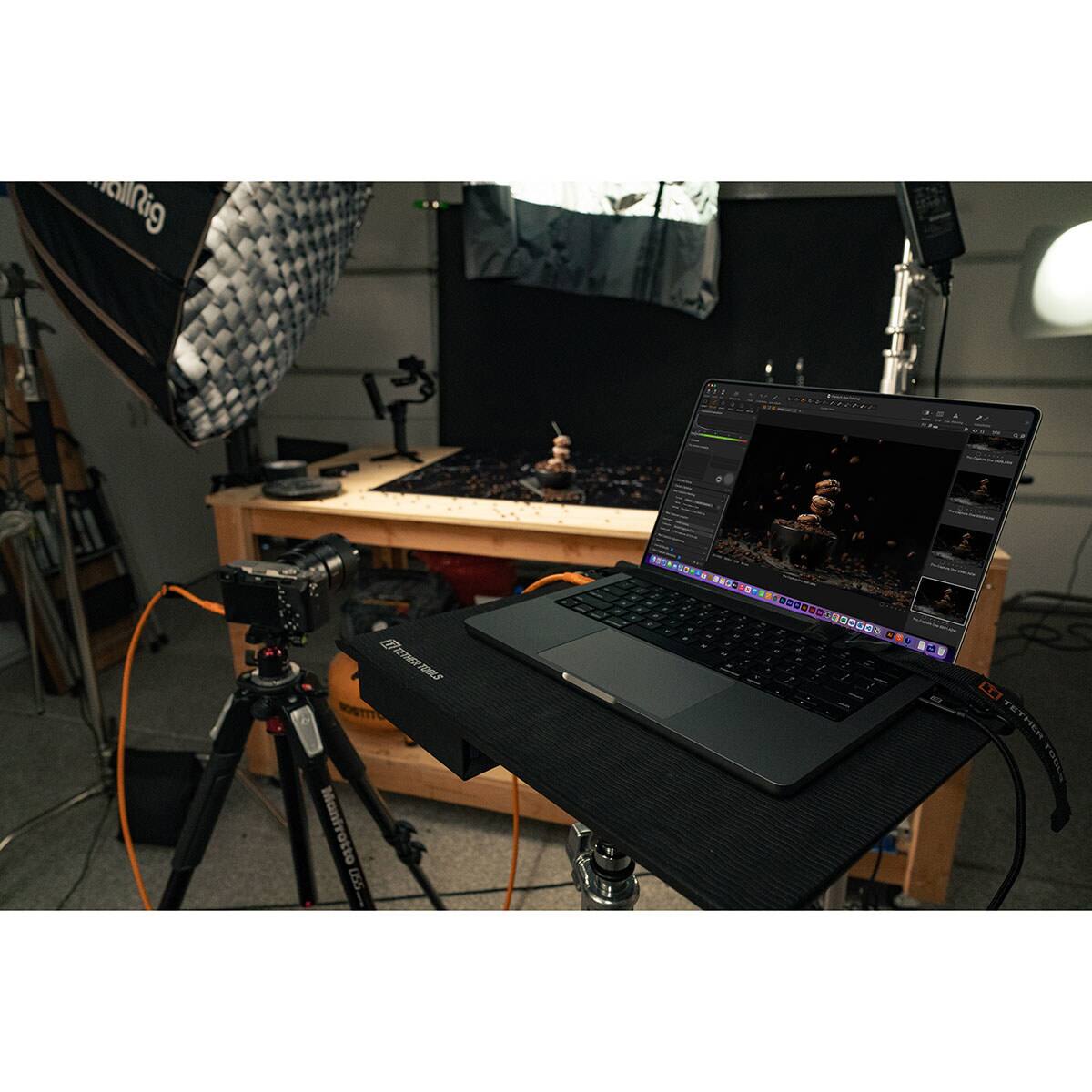 3 D.A
-
@ TETHER TOOLS TOOLS ROSTITO Manfrotto
DE B 1000000 00000 a 1
b
TETHER