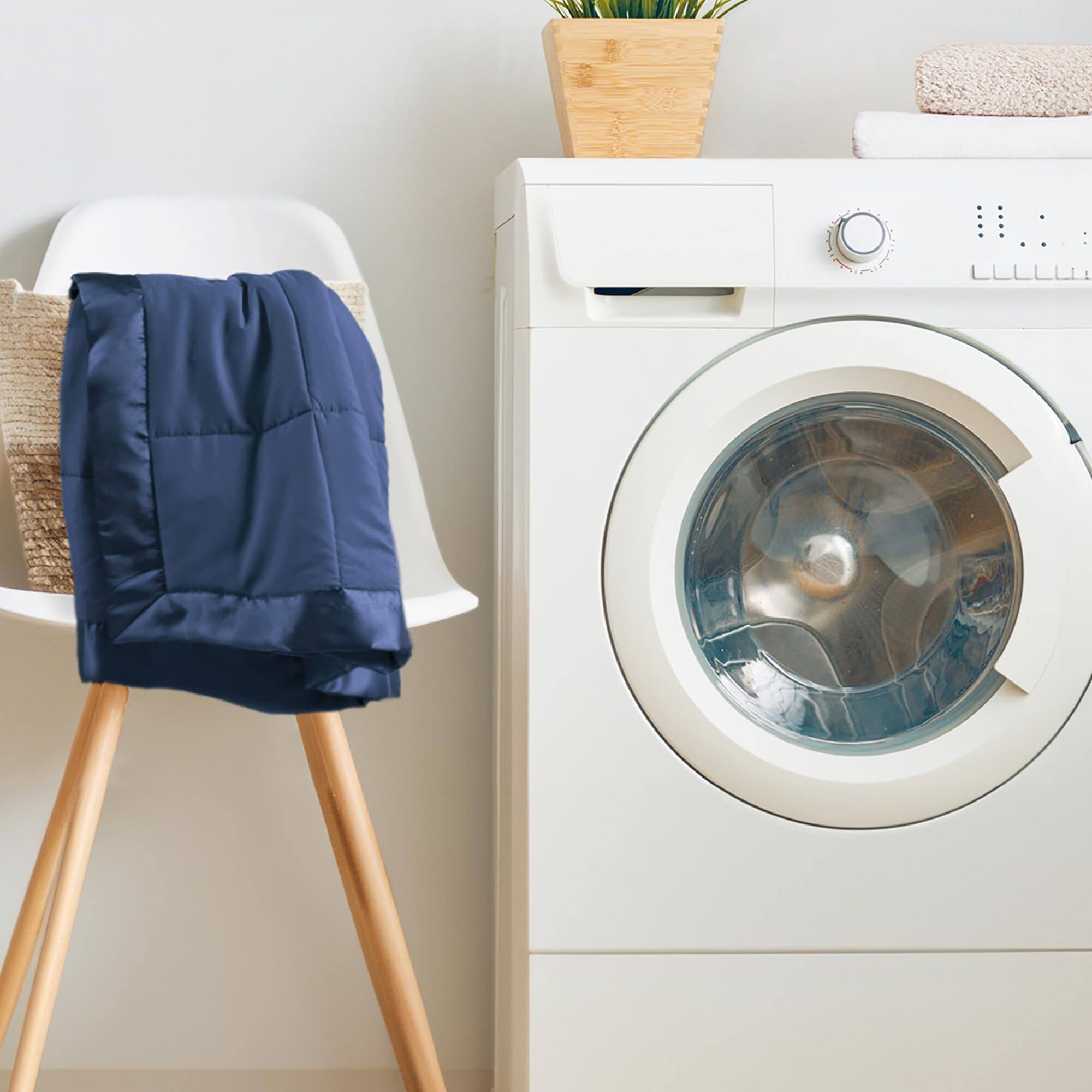 The text on the image is:

"LLLU"