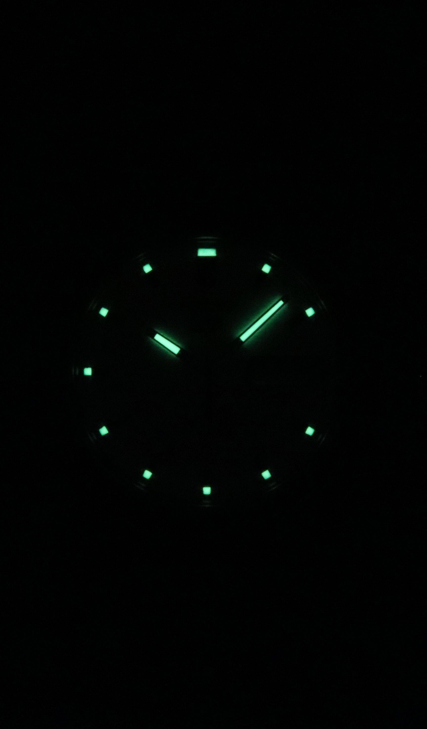 Angle. Seiko - Seiko 5 Automatic 21 Jewels SNK355 SNK355K1 SNK355K Men's Watch - Silver.