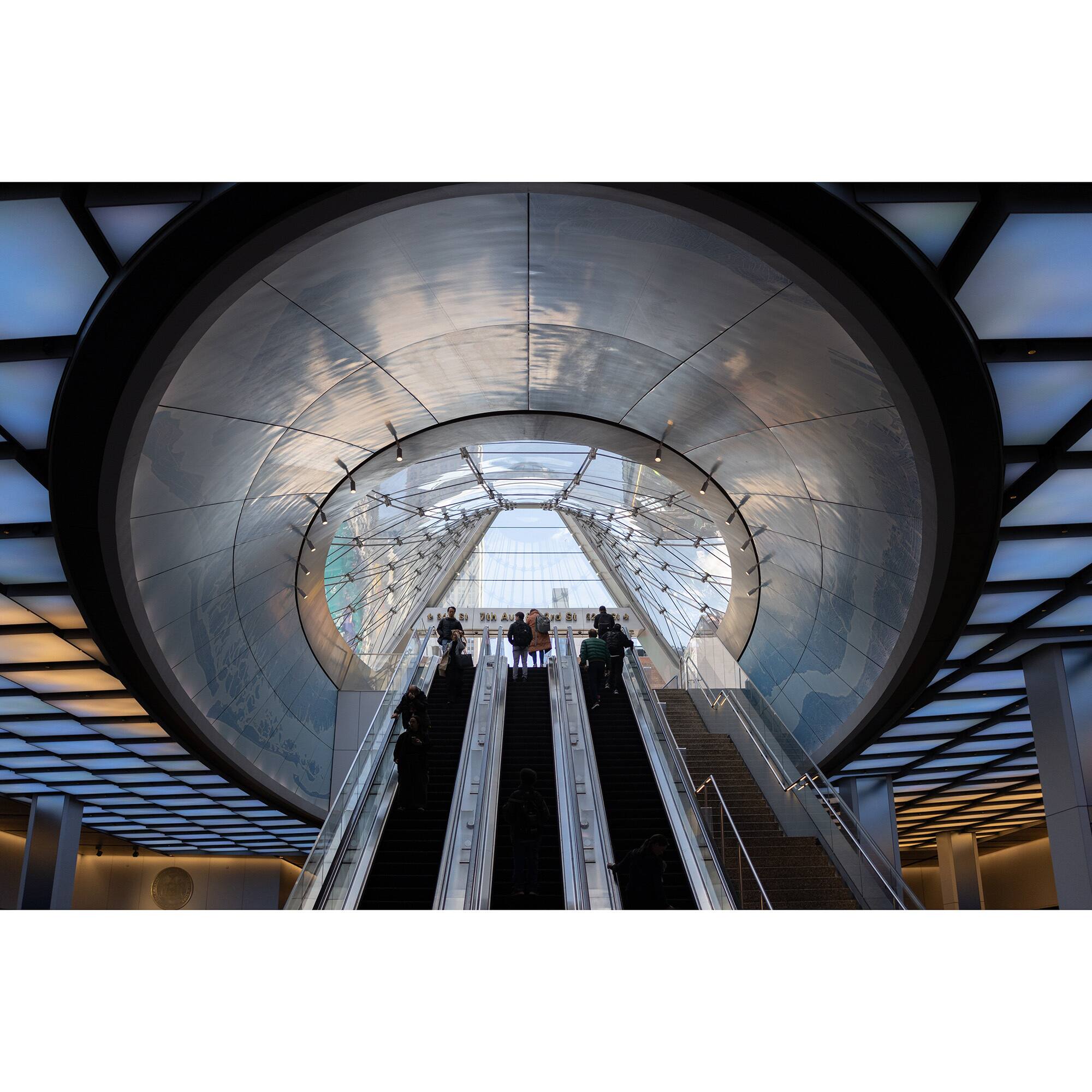 Back. Sigma - Sigma 23mm F1.4 DC DN Lens Canon RF-Mount - Black.