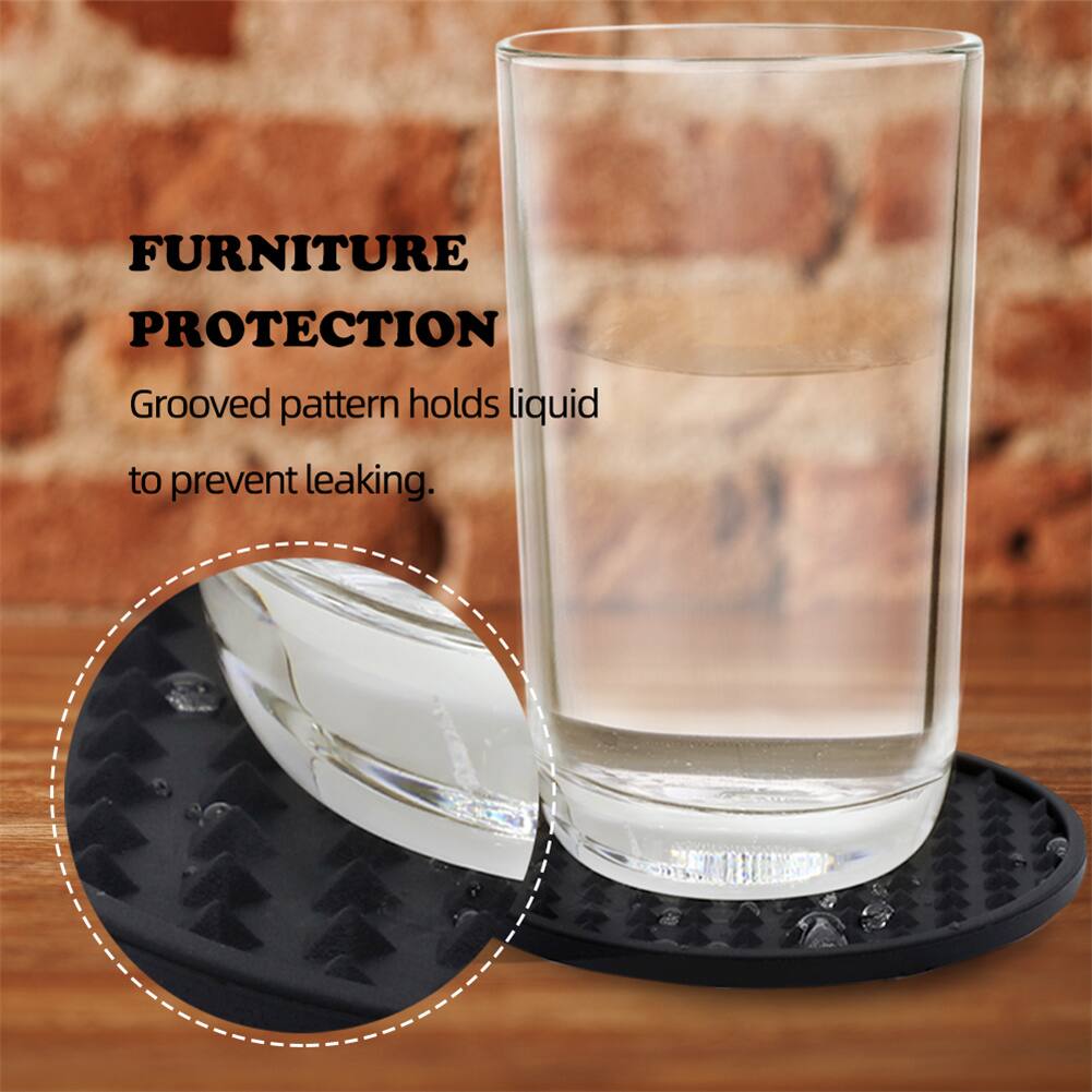 FURNITURE PROTECTION  
Grooved pattern holds liquid to prevent leaking.
