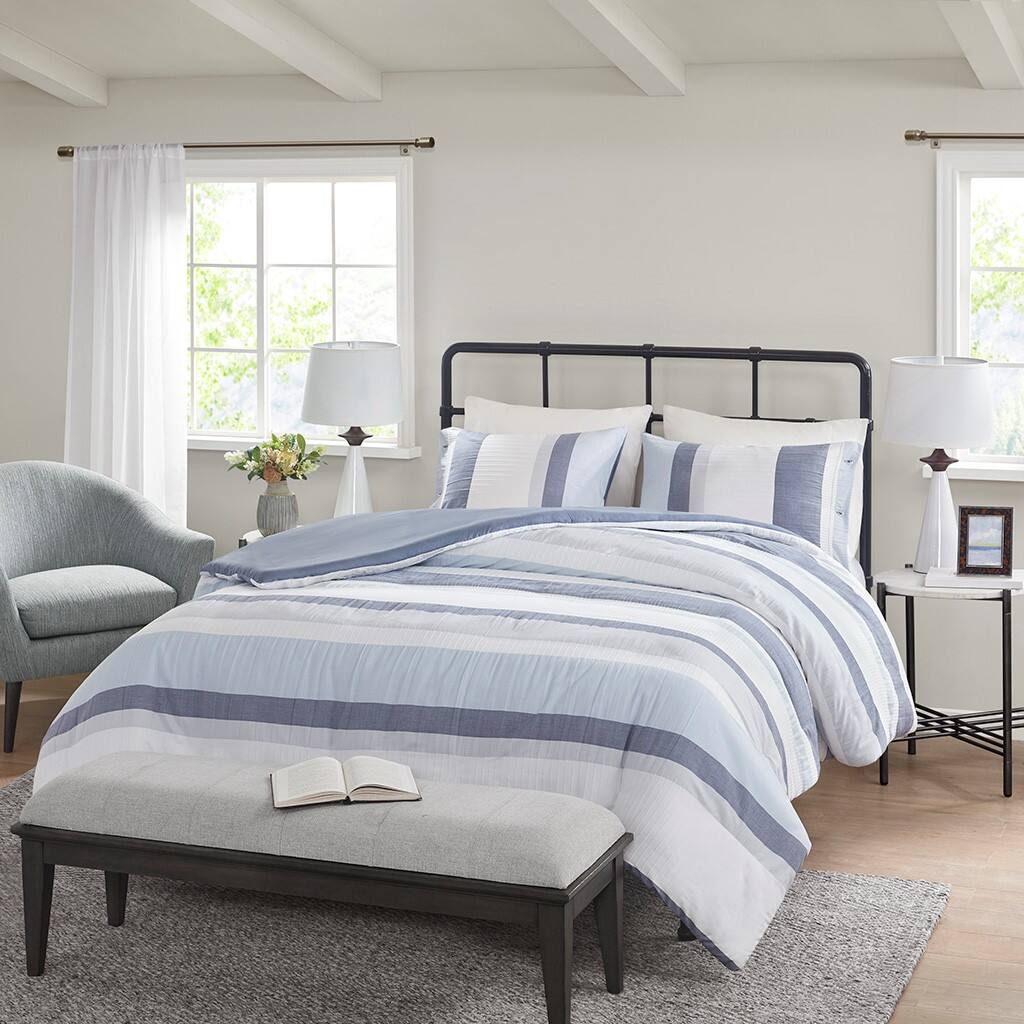 Alt View 1. Gracie Mills - Gracie Mills Mcdaniel Refined Jacquard Elegance: 3-Piece Duvet Cover Set - Blue.