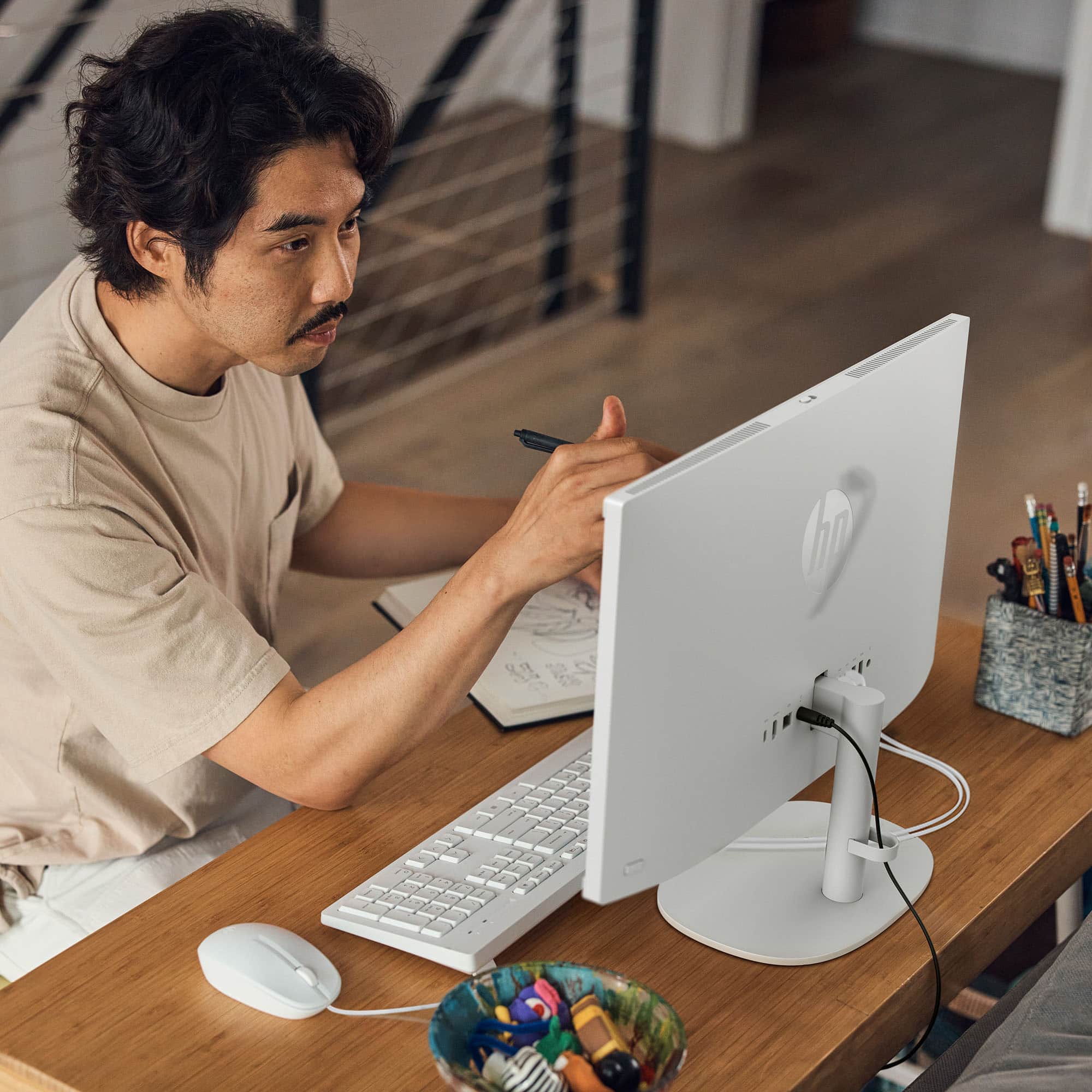 Alt View 11. HP - 21.5" All-in-One - Intel N100 - 8GB Memory - 128GB UFS - Cashmere White.