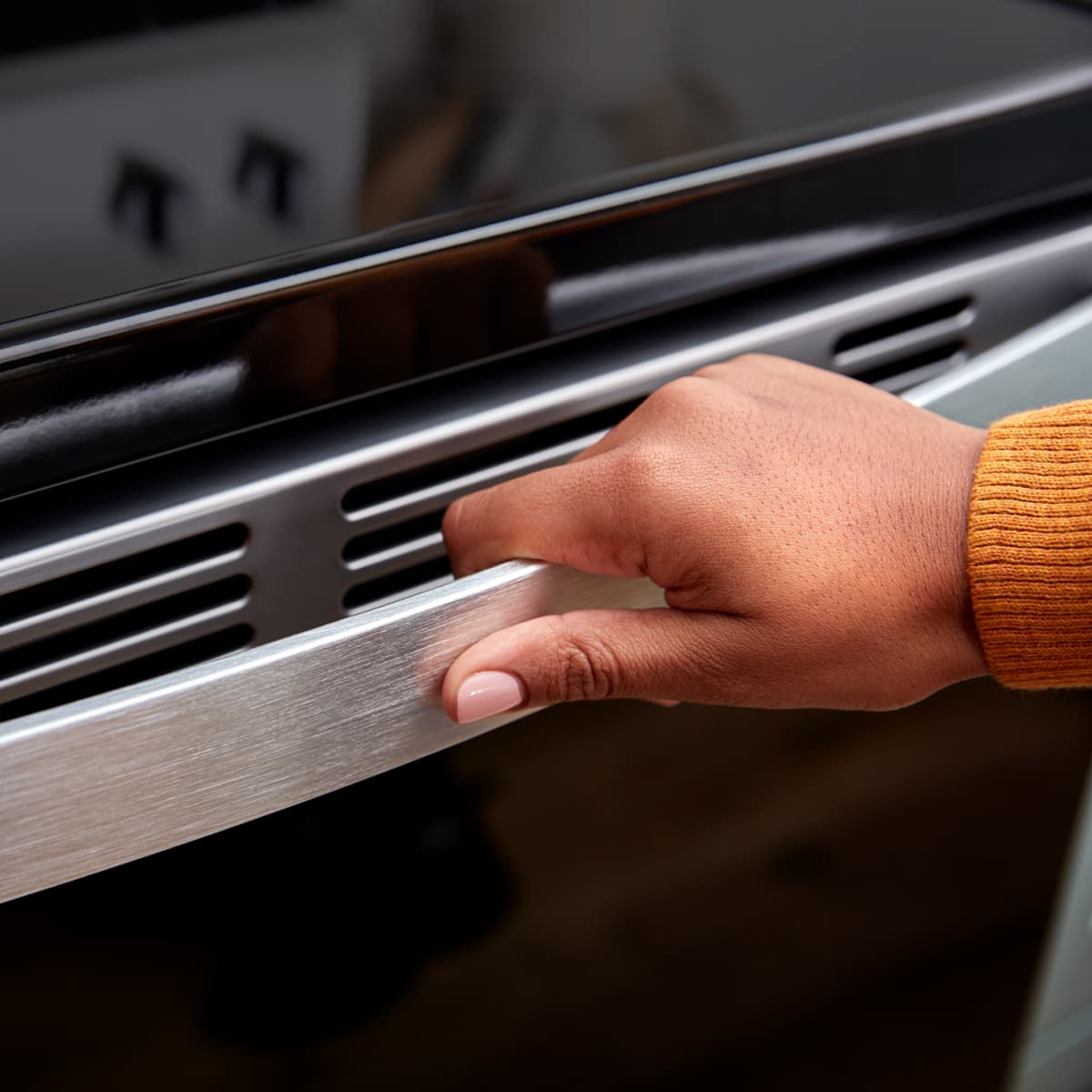 Alt View 8. Whirlpool - Whirlpool - 5.3 Cu. Ft. Freestanding Electric Range with Cooktop Flexibility - Stainless Steel - Stainless Steel.