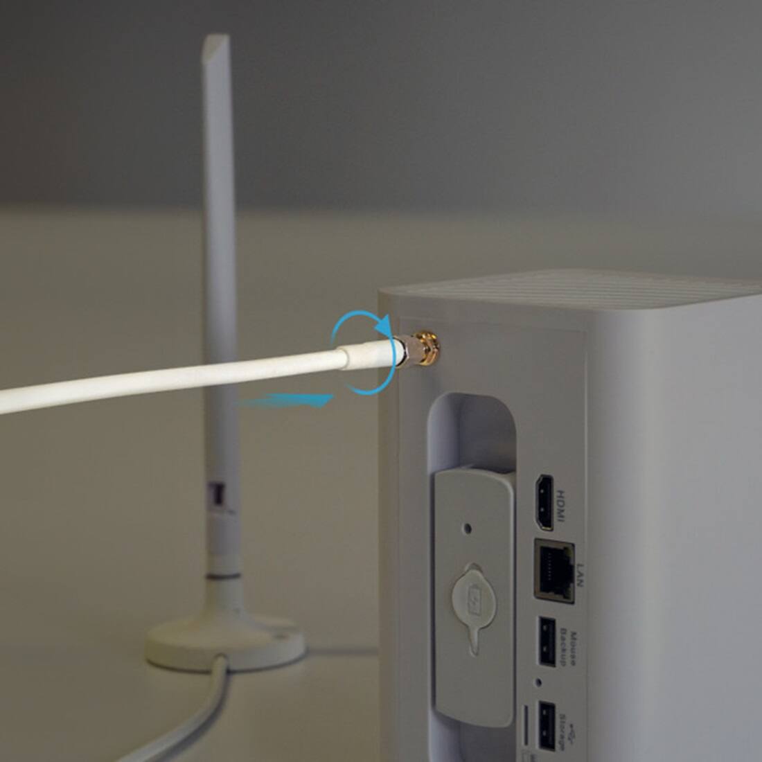 The text on the image is "HDM LAN Backup Mouse."