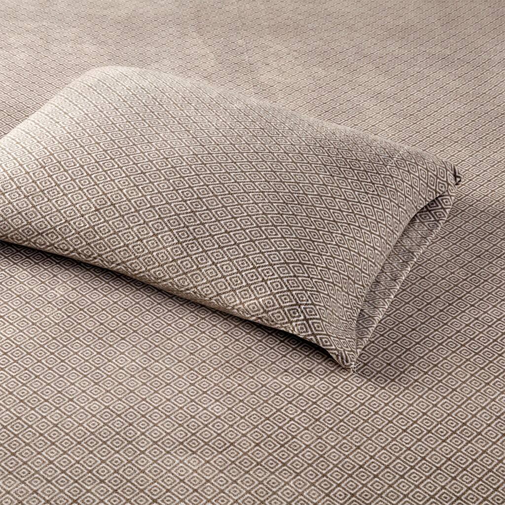 Alt View 2. Gracie Mills - Gracie Mills Lenora Microfleece Cozy Sheet Set - Grey Diamond.