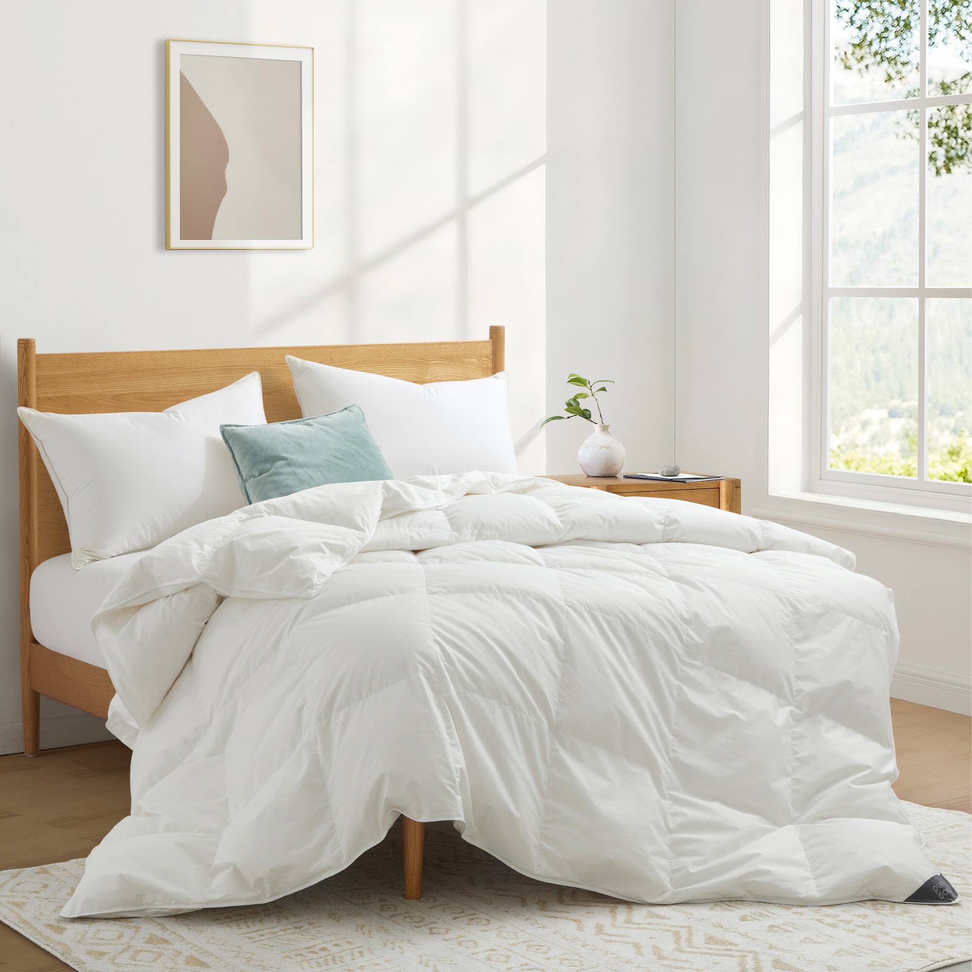 Angle. Puredown - Puredown Luxurious 800 Fill Power 100% Organic Cotton 90% Down Comforter Duvet Insert, Lightweight, King - Lightweight.