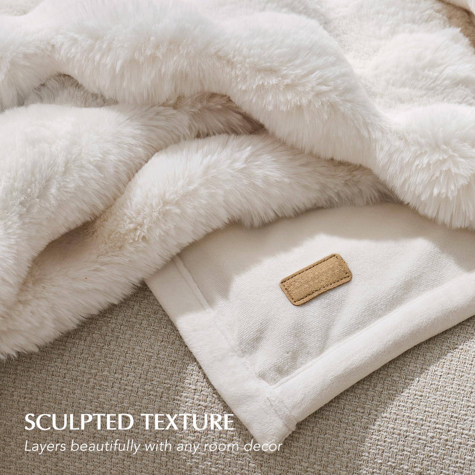 SCULPTED TEXTURE  
Layers beautifully with any room decor