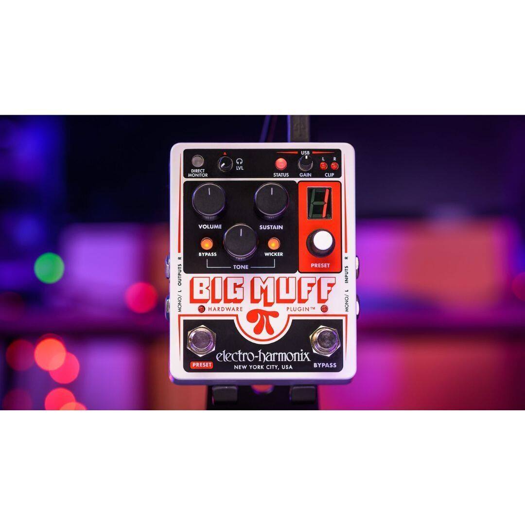 DIRECT MONITOR  
STATUS USB GAIN CLIP  
VOLUME SUSTAIN WICKER  
TONE PRESET OUTPUTS INPUTS  
BIG MUFF MONO/PLUGIN  
HARDWARE  
PRESET BYPASS  
electro-harmonix  
NEW YORK CITY, USA