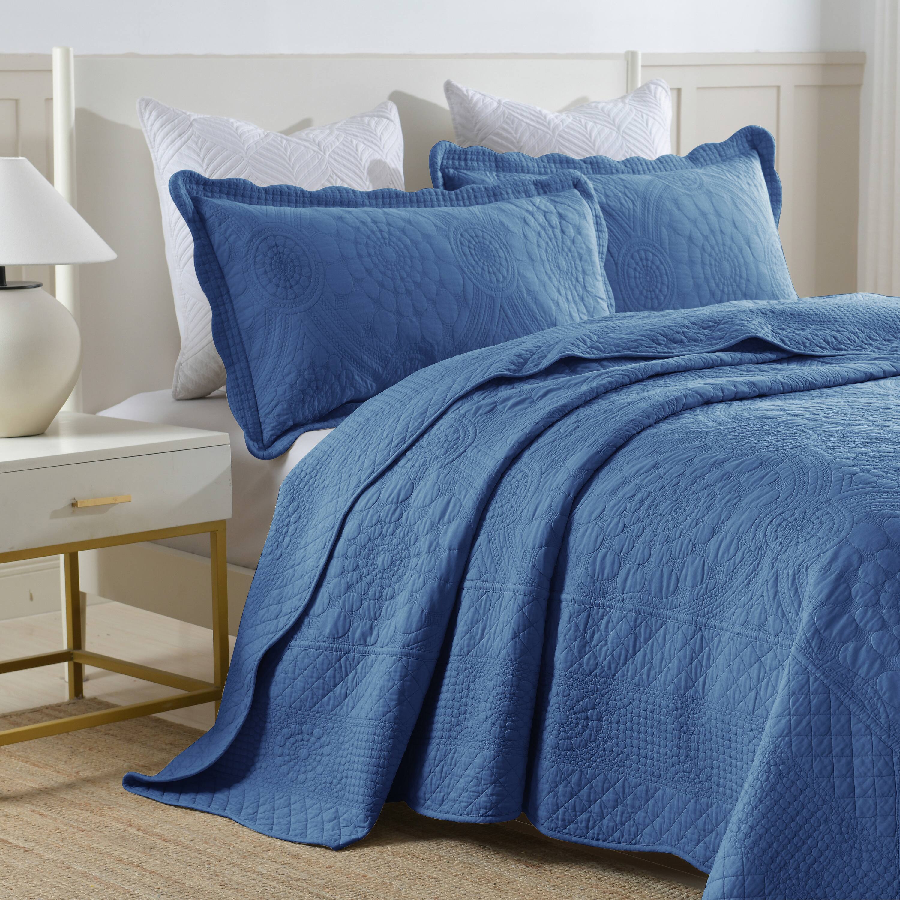 Left. MarCielo - Marcielo 3 Piece 100% Cotton Oversized Bedspread Lightweight Quilt Set - Midtone Blue.