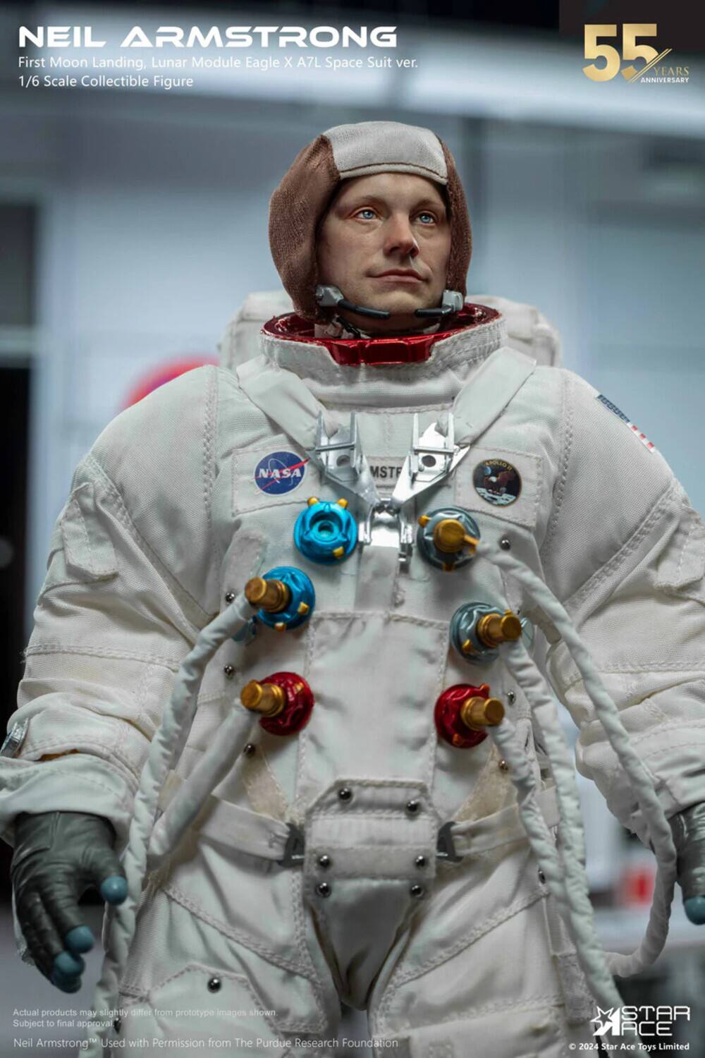 NEIL ARMSTRONG  
First Moon Landing, Lunar Module Eagle X A7L Space Suit ver. 1/6 Scale Collectible Figure  
55 ANNIVERSARY YEARS  
NASA MSTF CAIOR N  
Actual products may slightly differ from prototype images shown. Subject to final approval  
Neil Armstrong Used with Permission from The Purdue Research Foundation  
STAR ACE  
2024 Star Ace Toys Limited