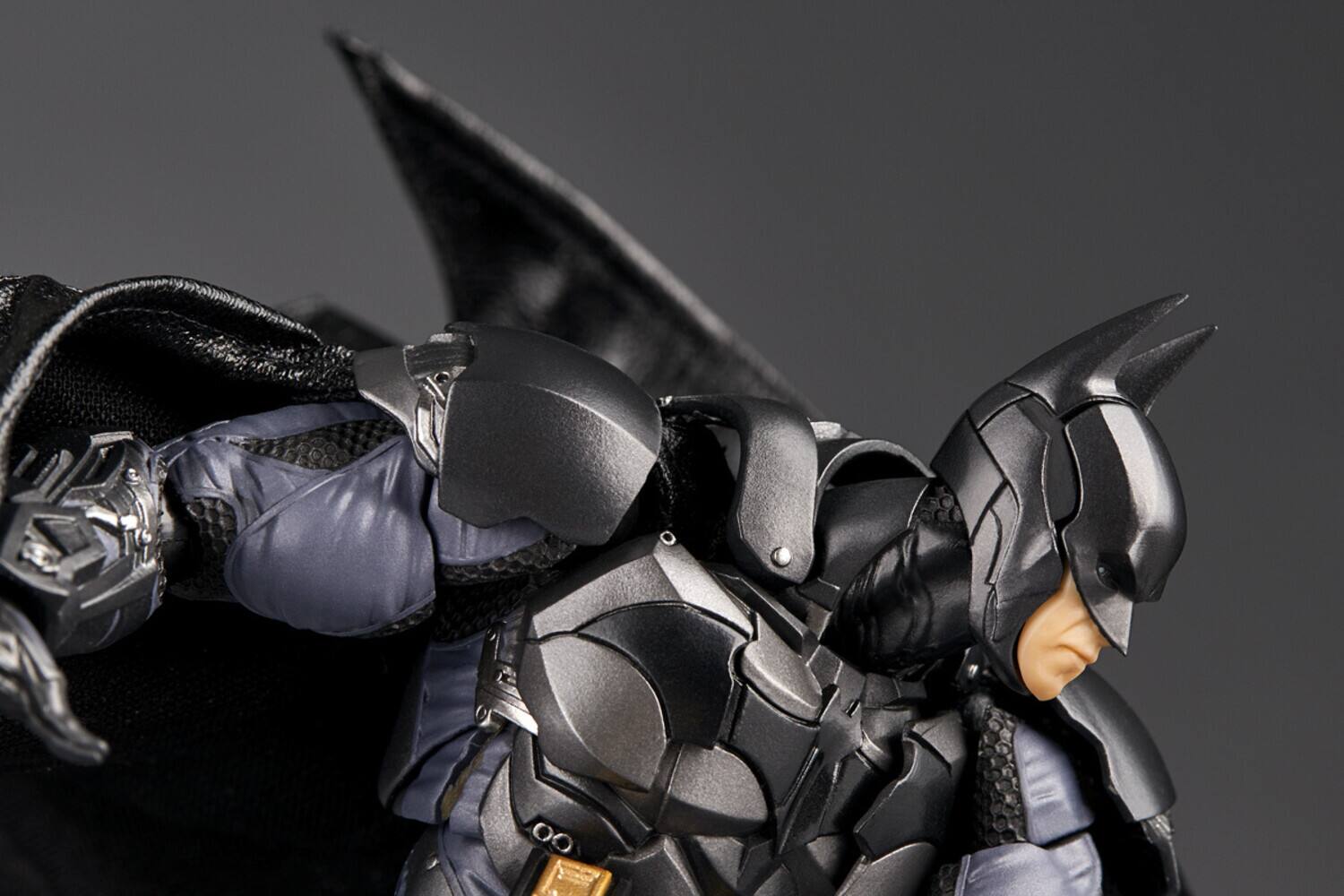 PopMarket Revoltech Amazing Yamaguchi Batman (Batman Arkham
