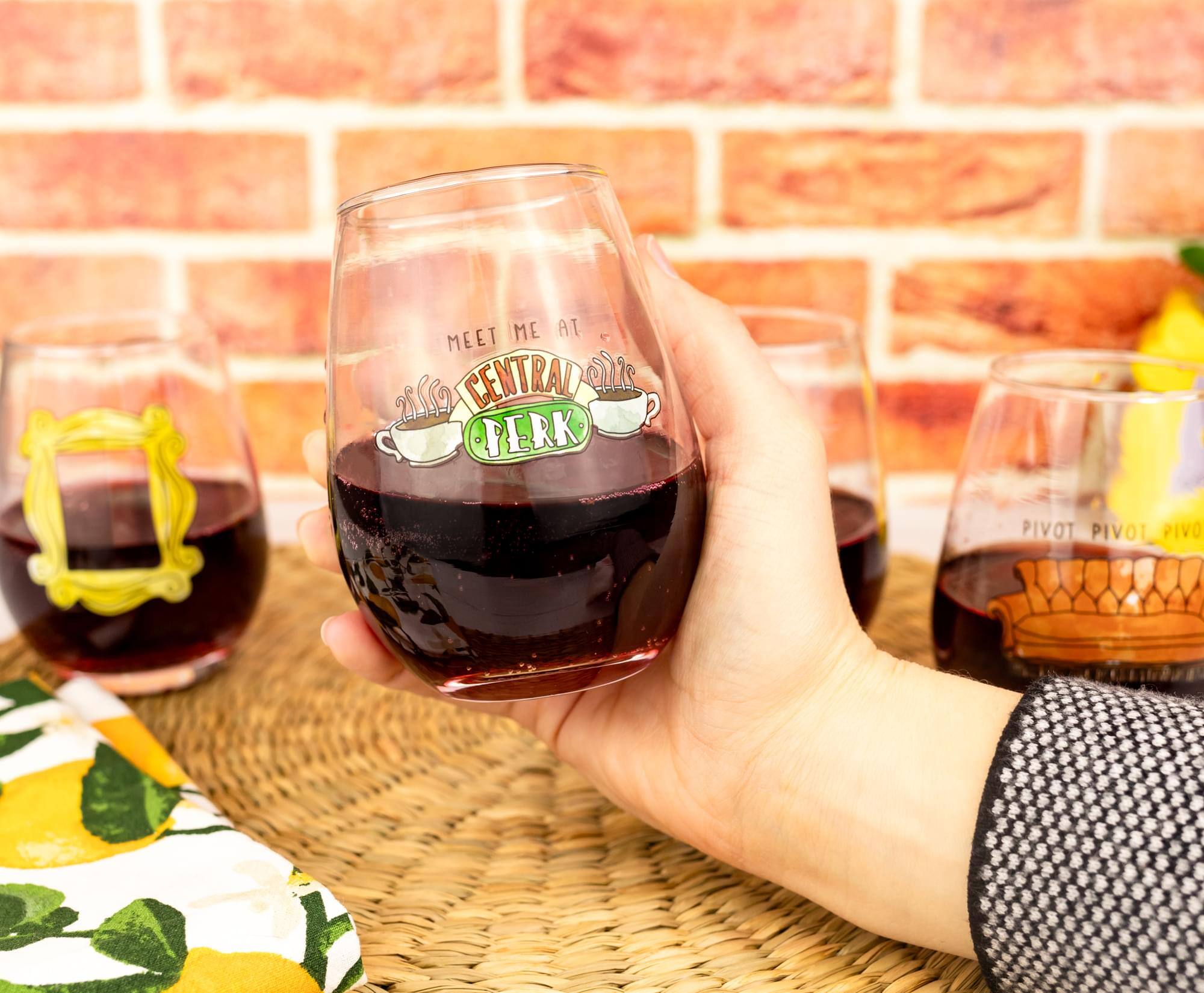 MEET ME AT  
CENTRAL PERK  

PIVOT PIVOT PIVOT